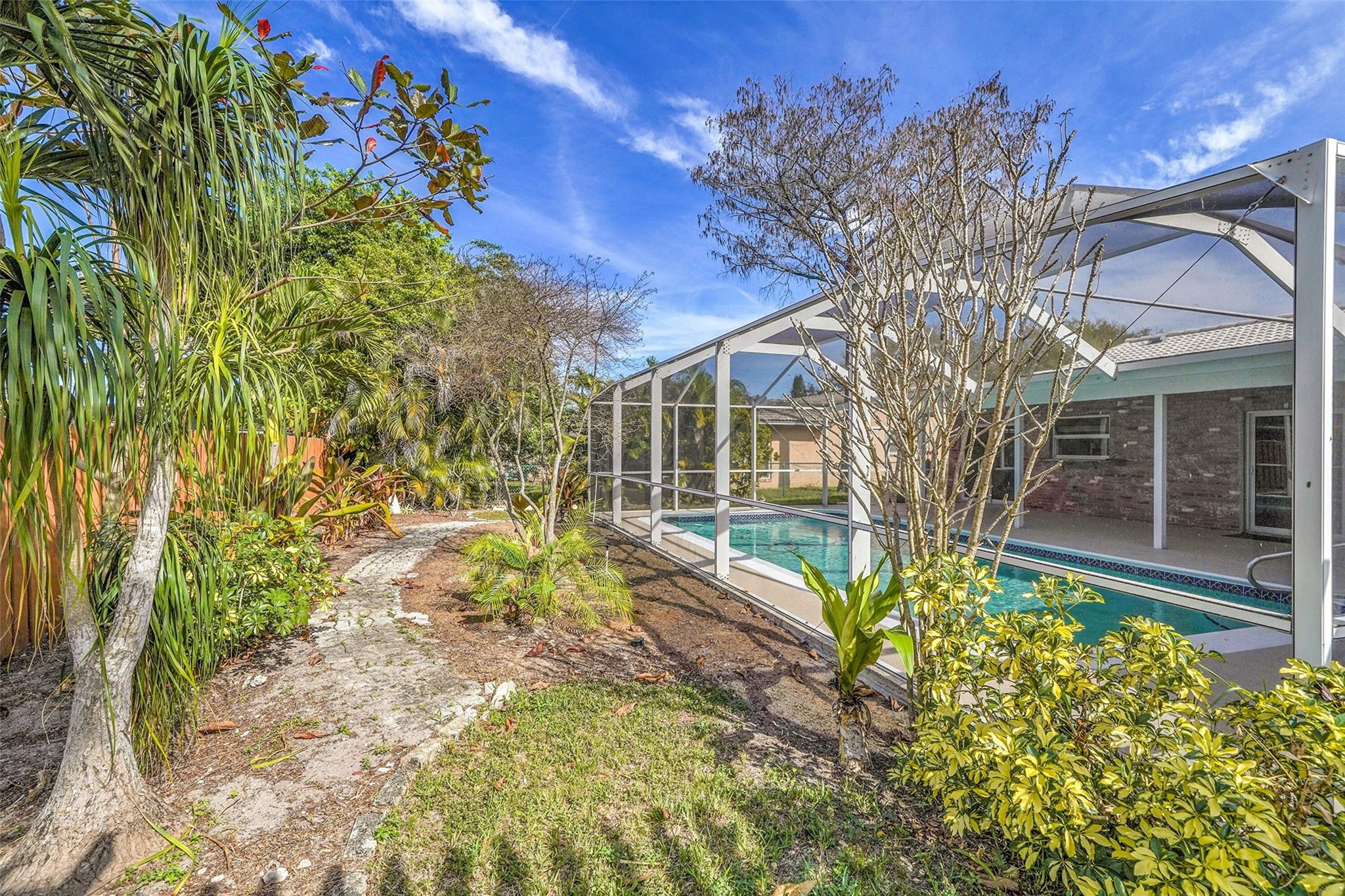 736 Ramblewood Dr