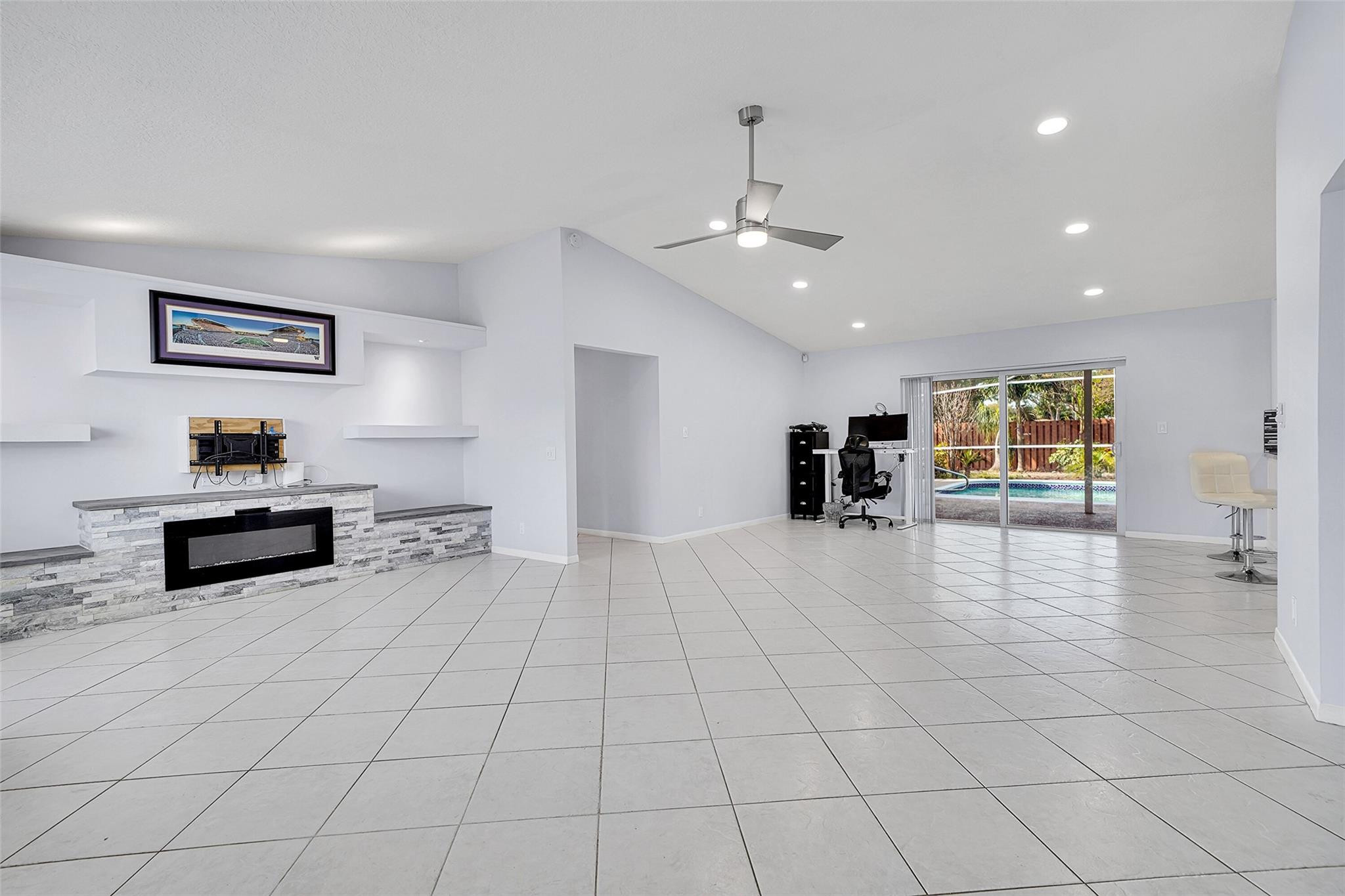 736 Ramblewood Dr