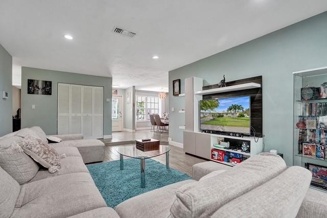 11200 NW 36th St