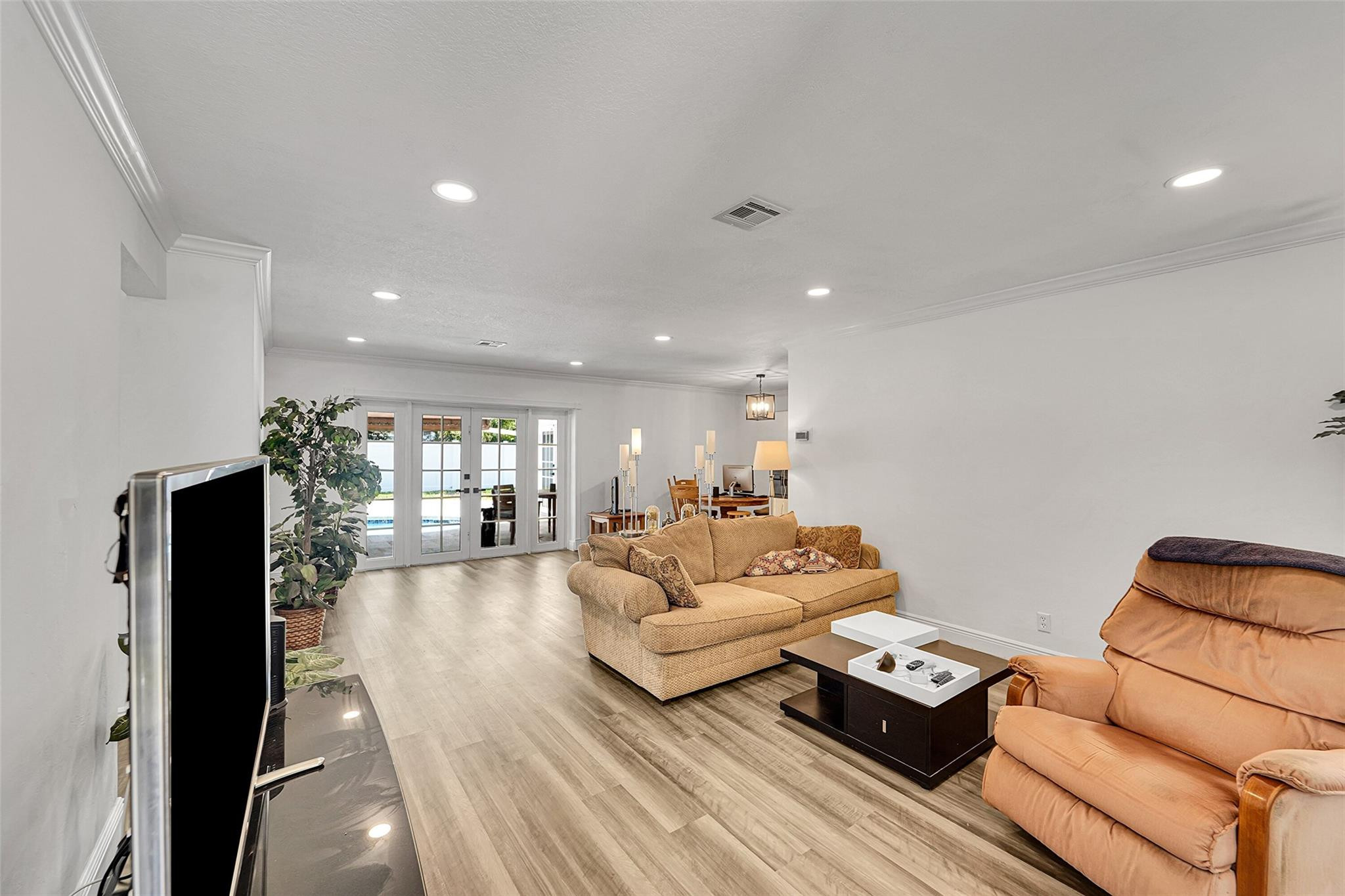 2020 NE 52nd St