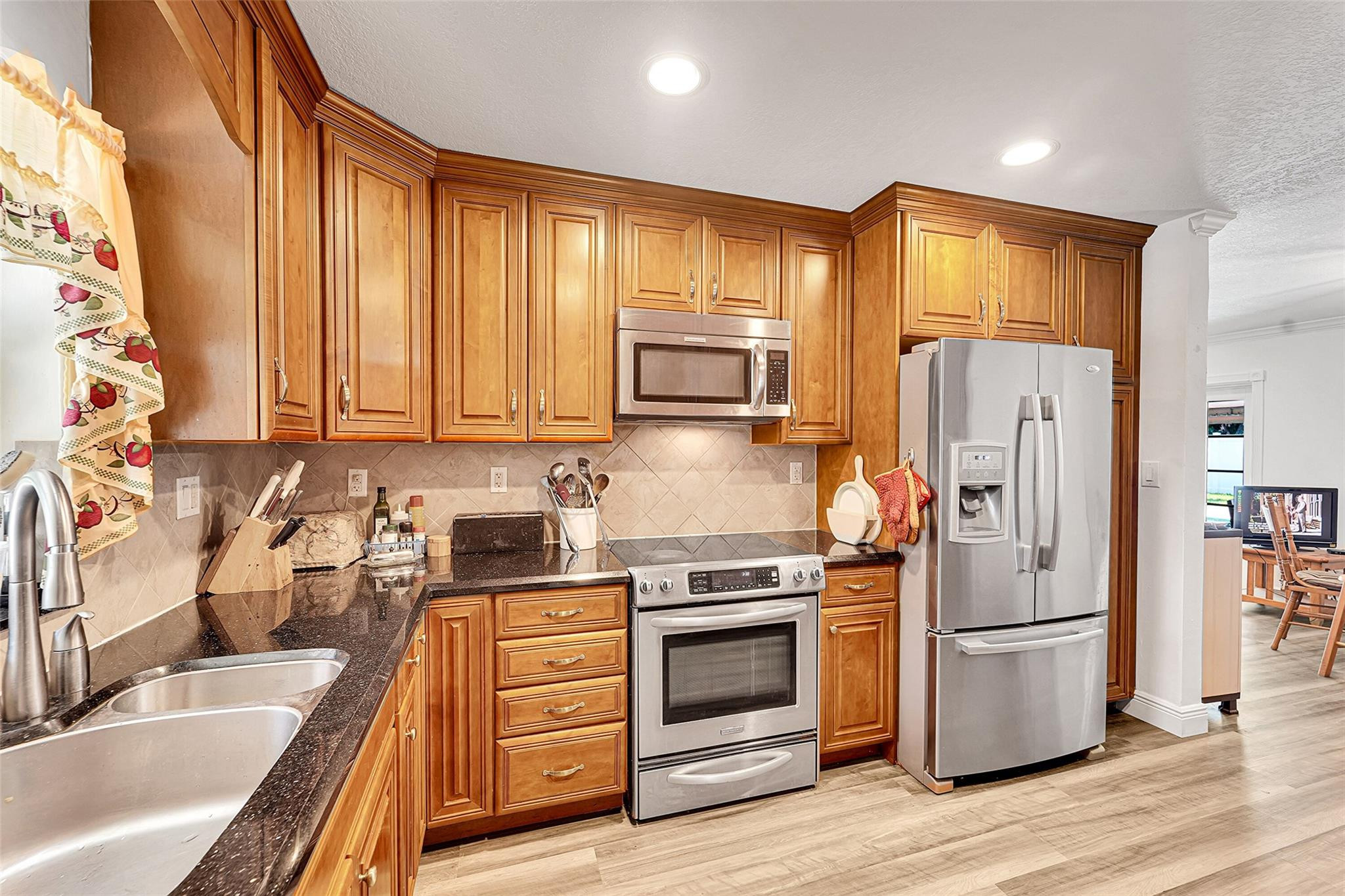 2020 NE 52nd St