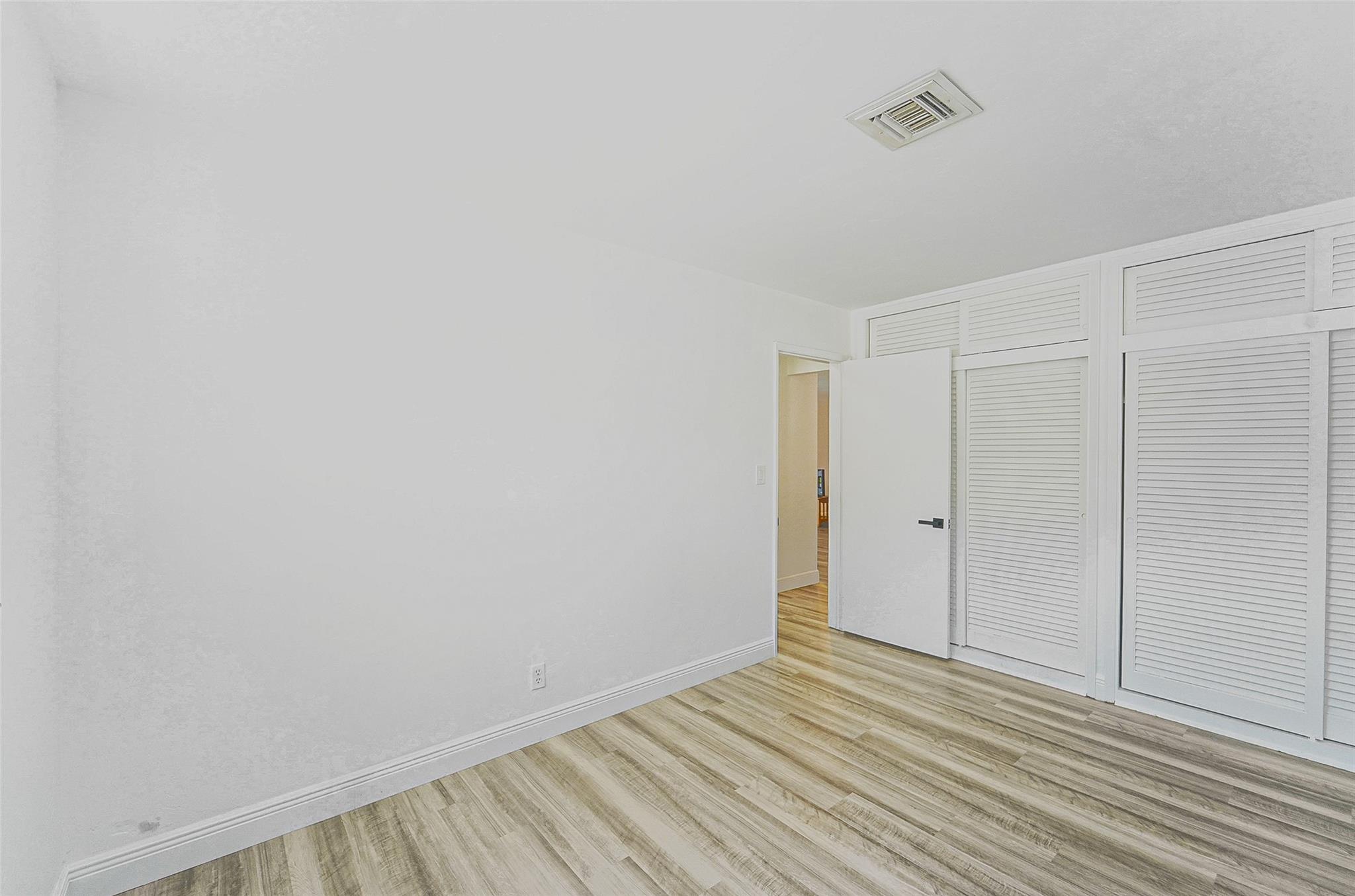 2020 NE 52nd St