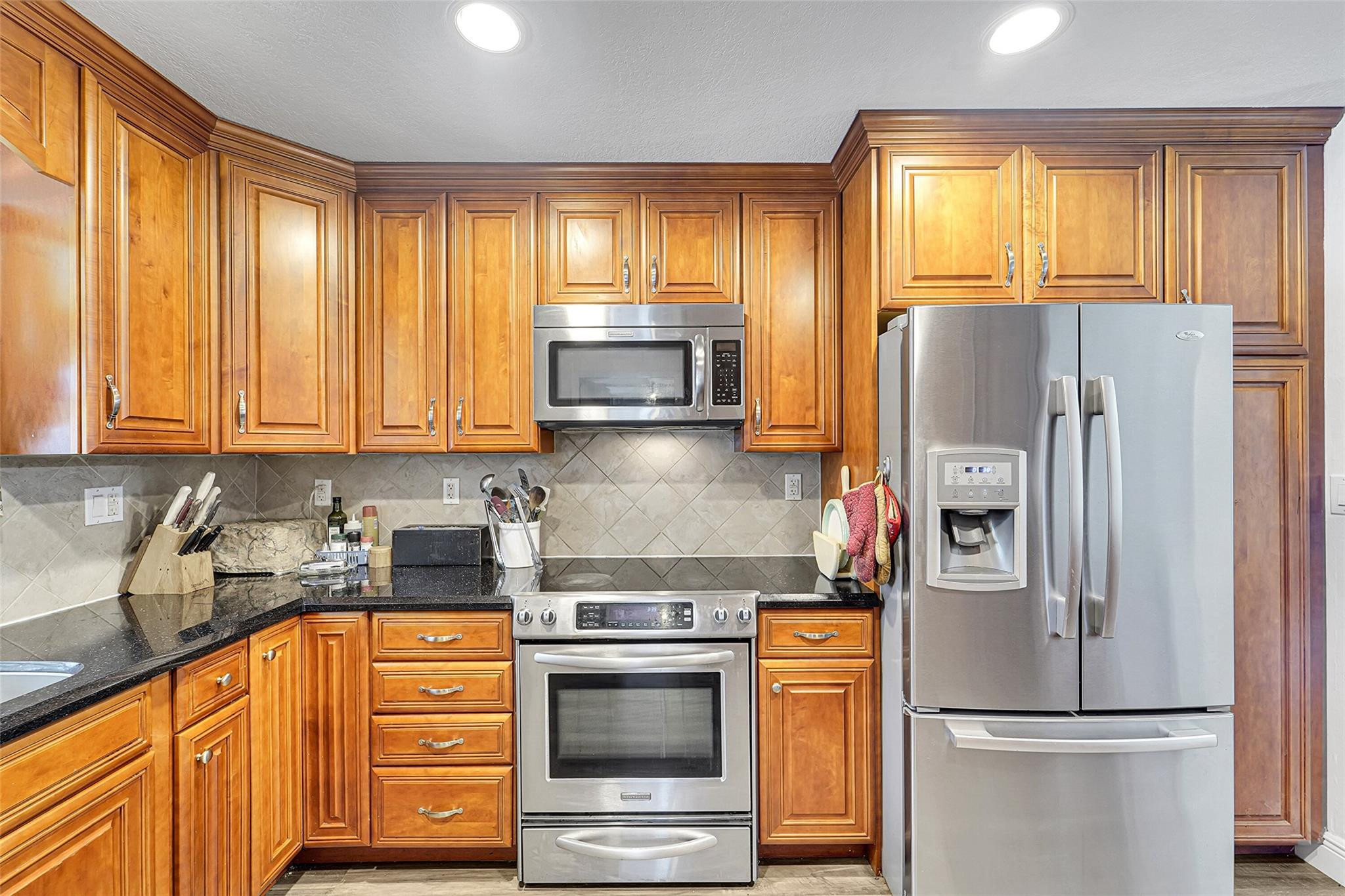 2020 NE 52nd St