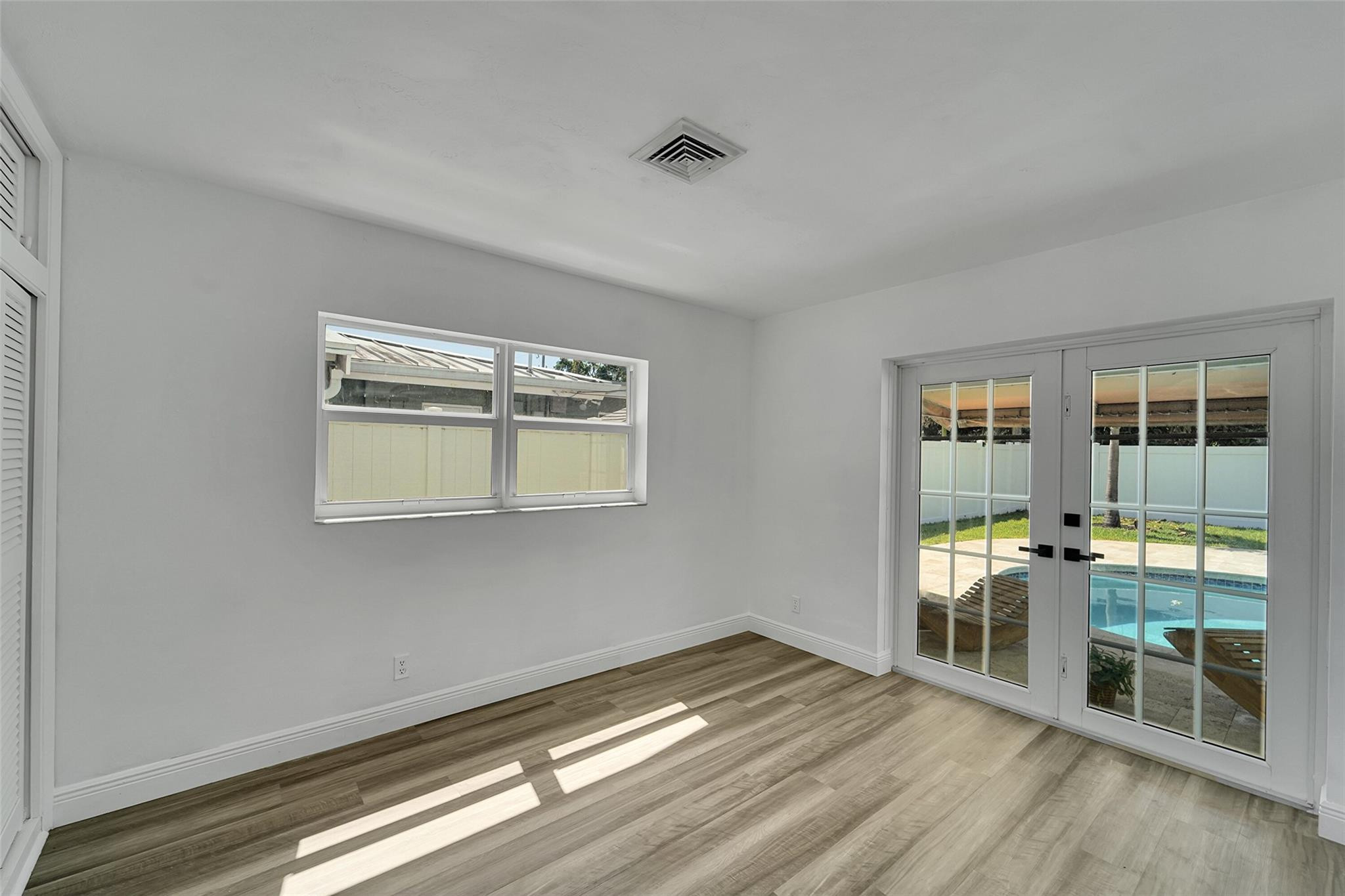 2020 NE 52nd St