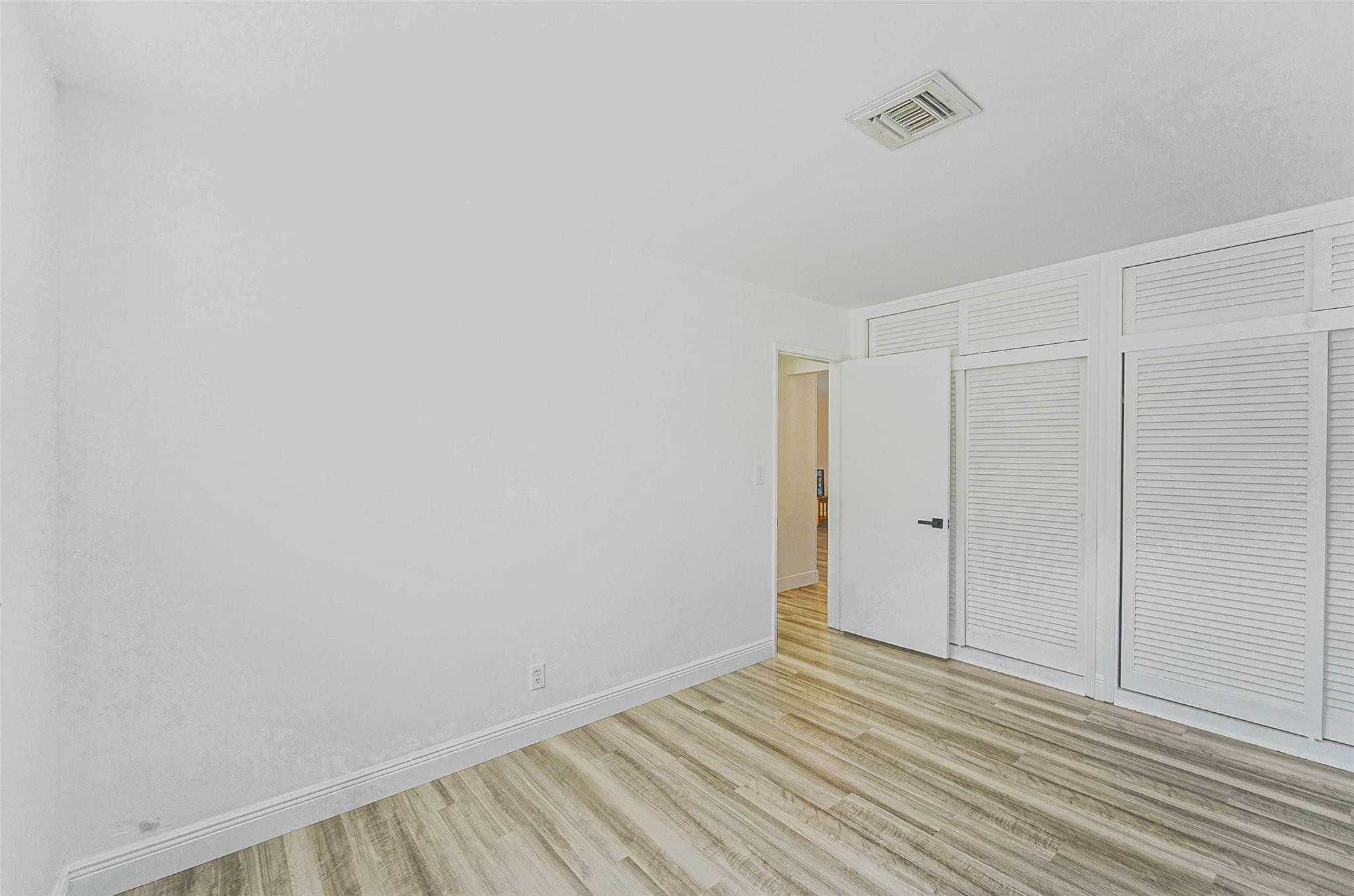2020 NE 52nd St