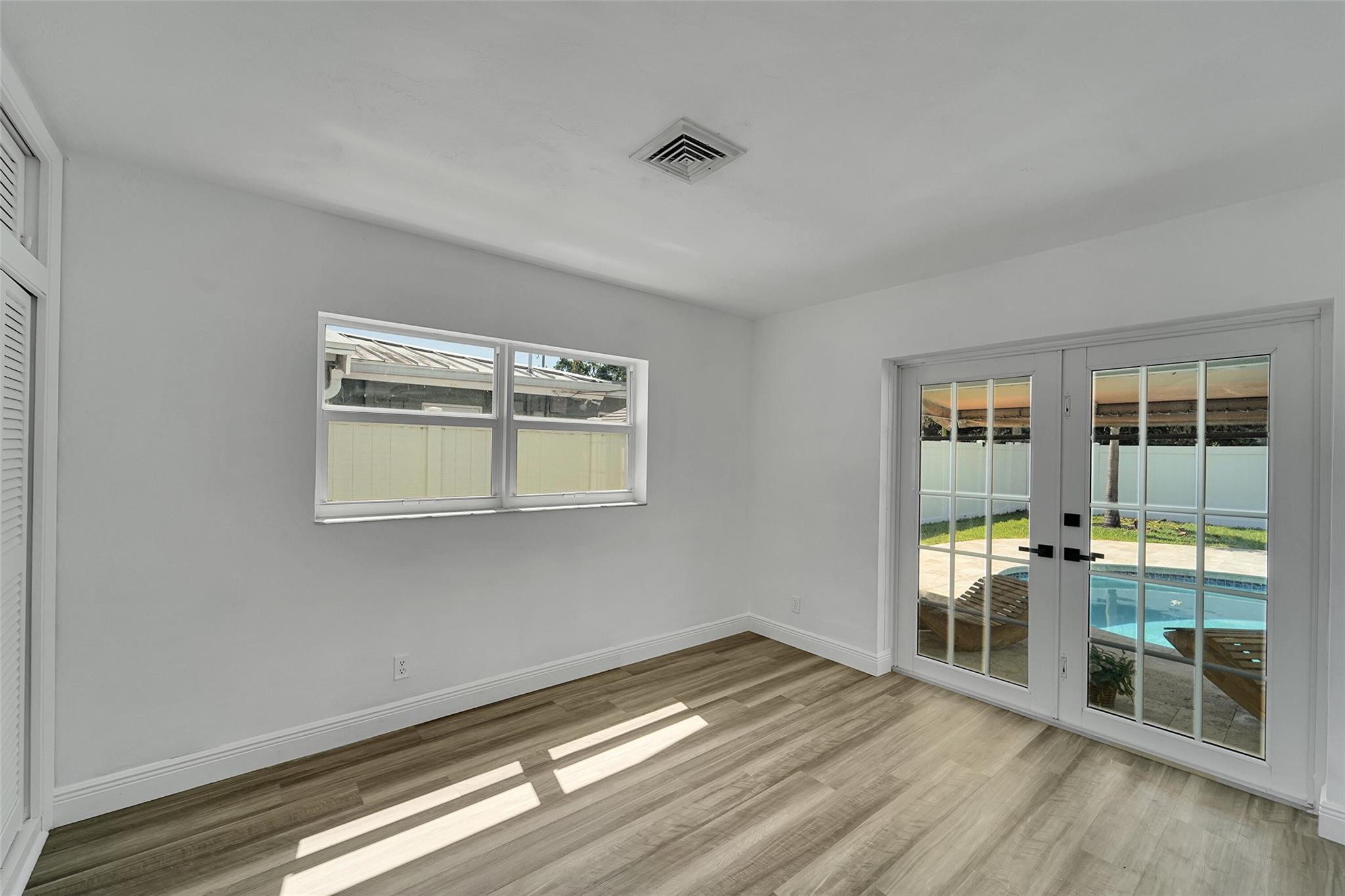 2020 NE 52nd St