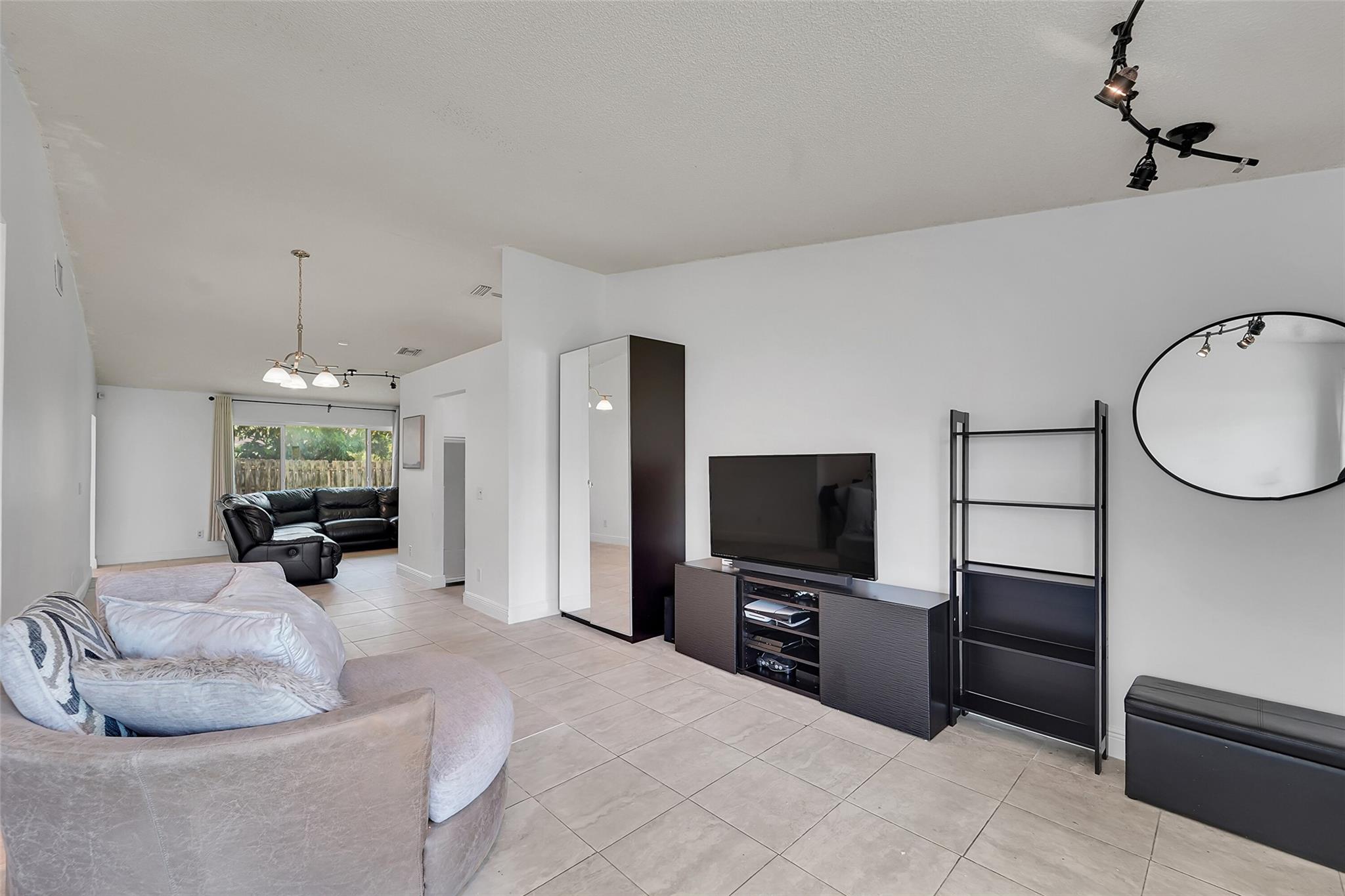 8350 NW 46th St