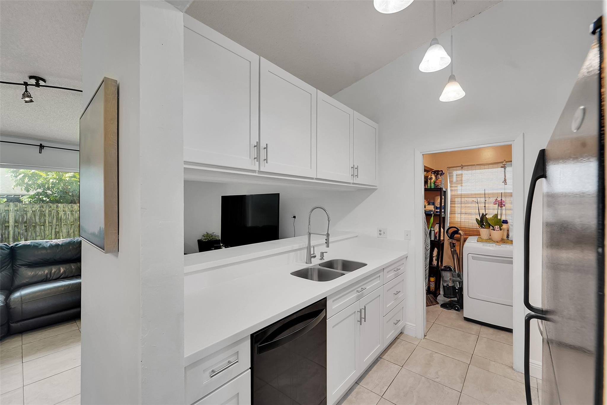8350 NW 46th St