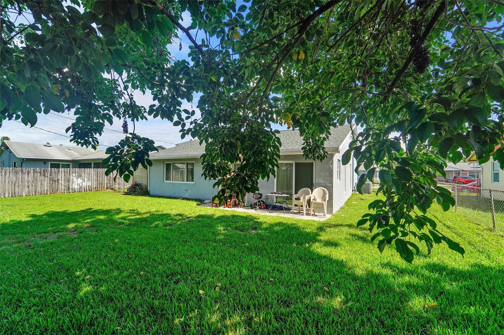 8350 NW 46th St