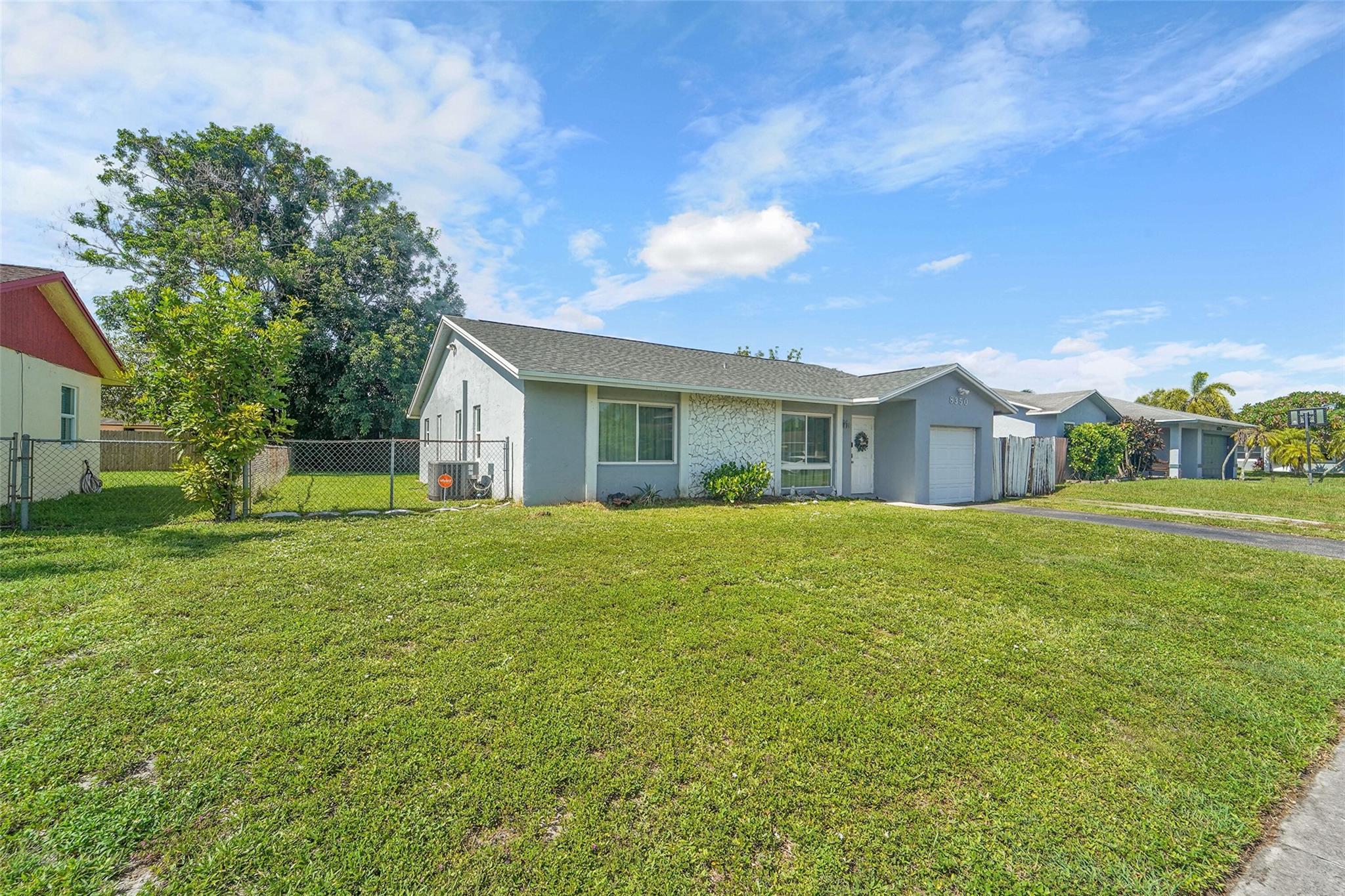 8350 NW 46th St