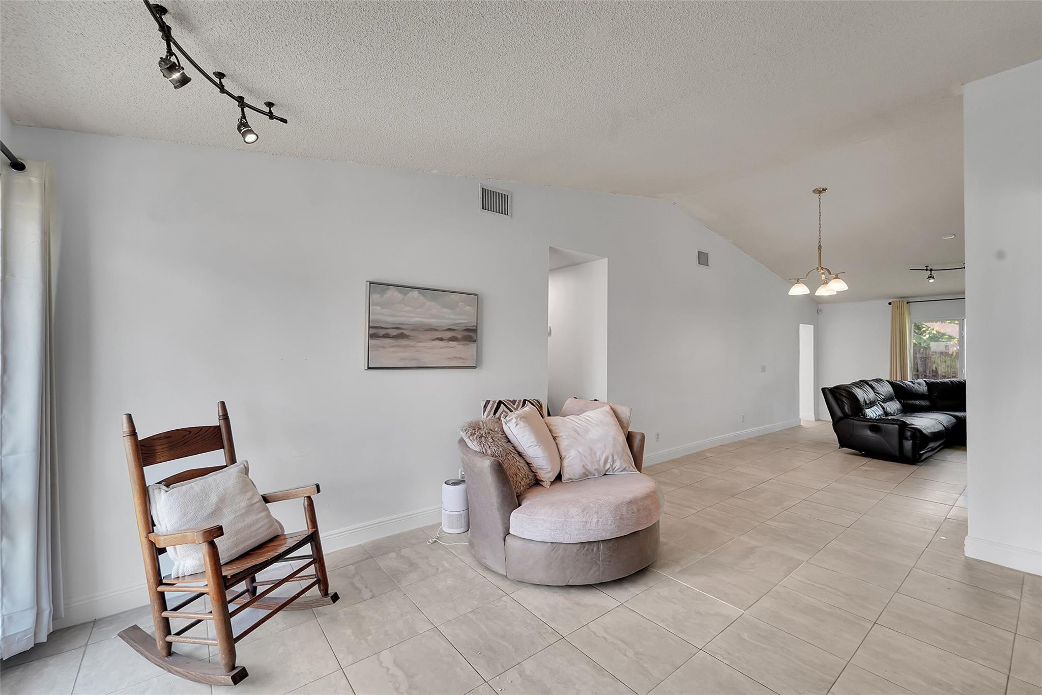 8350 NW 46th St