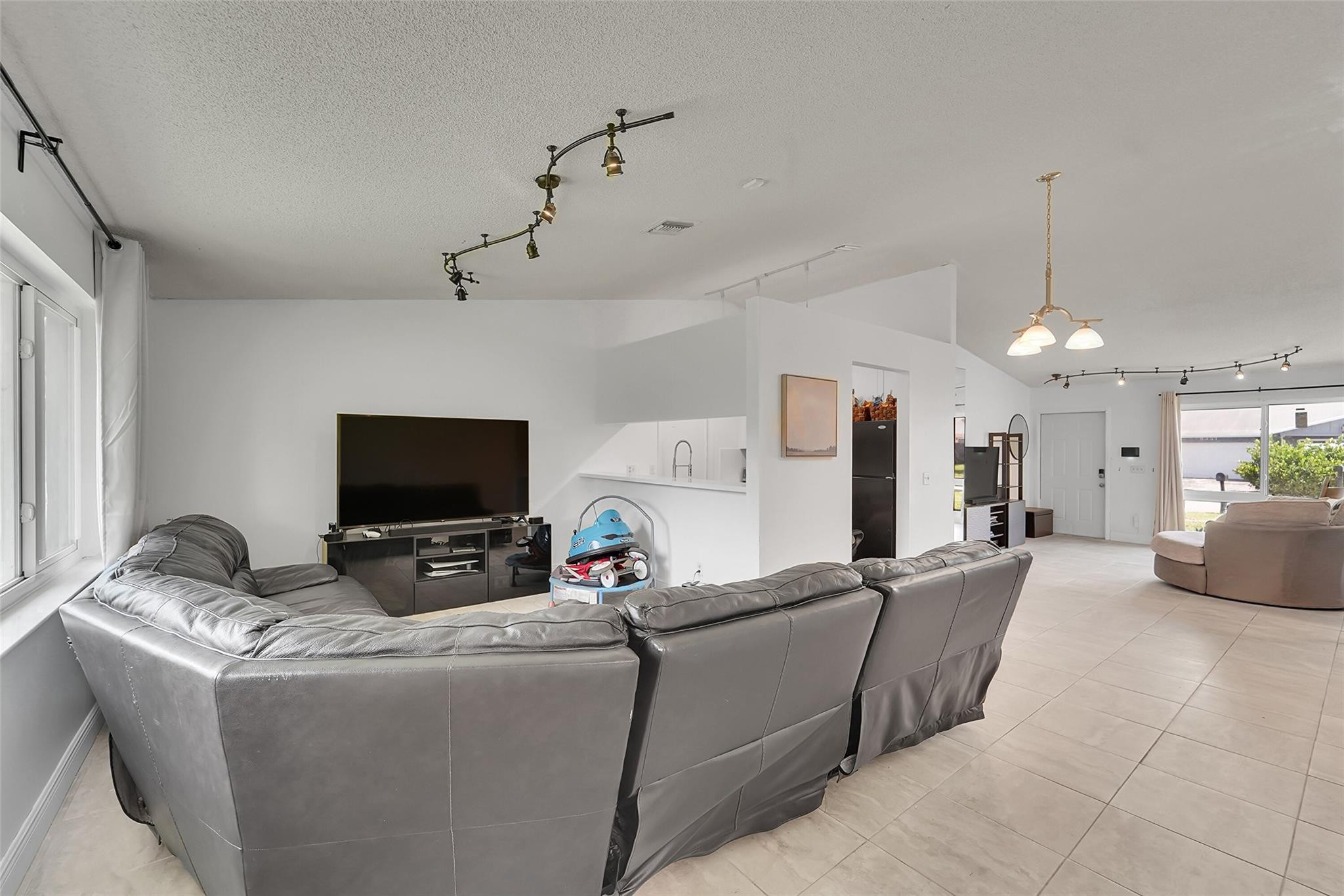 8350 NW 46th St
