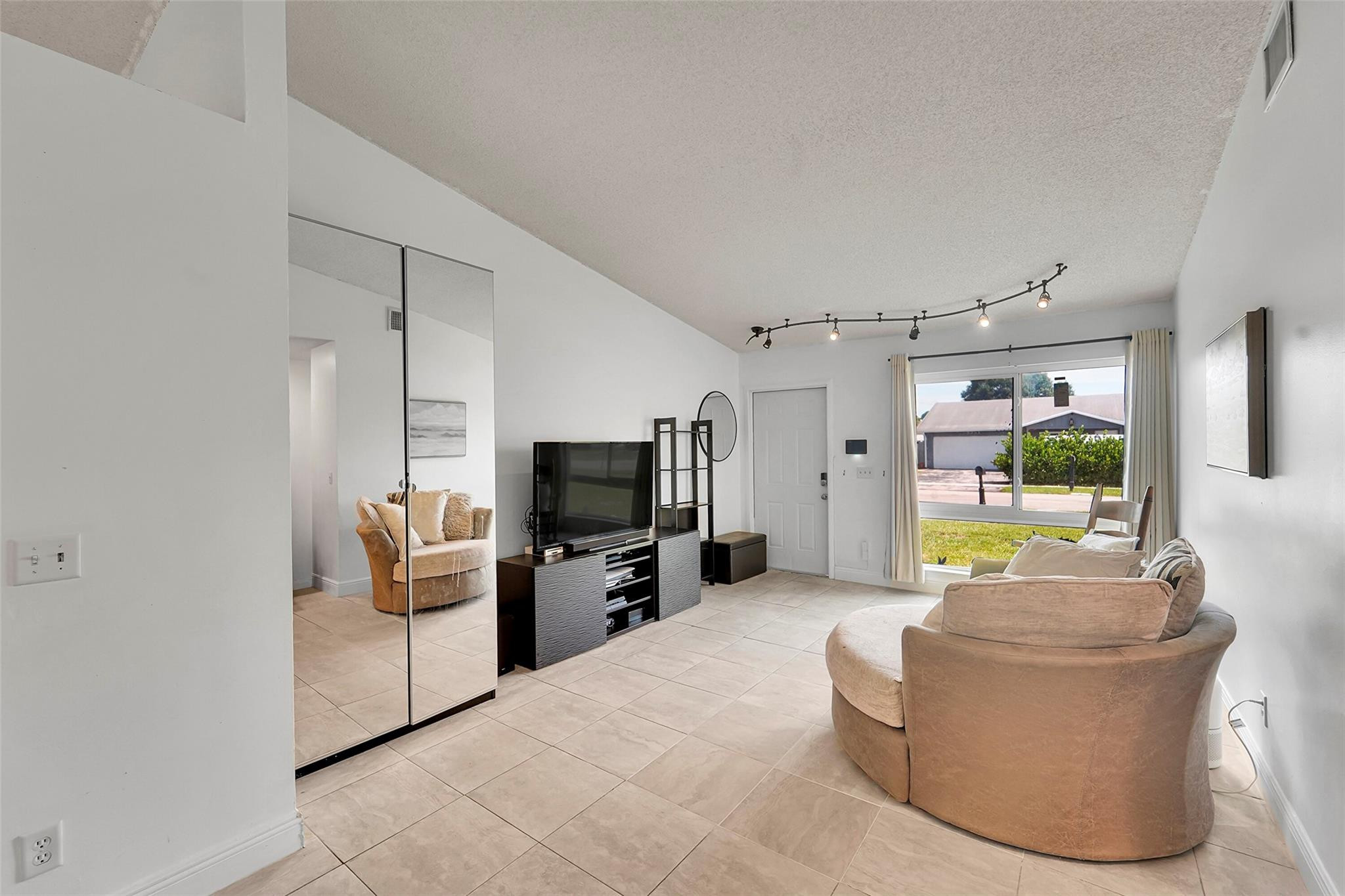 8350 NW 46th St