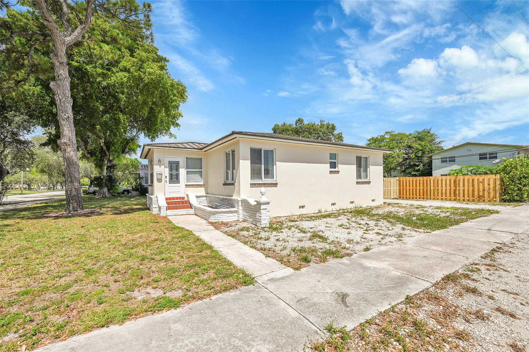 301 SW 17th St