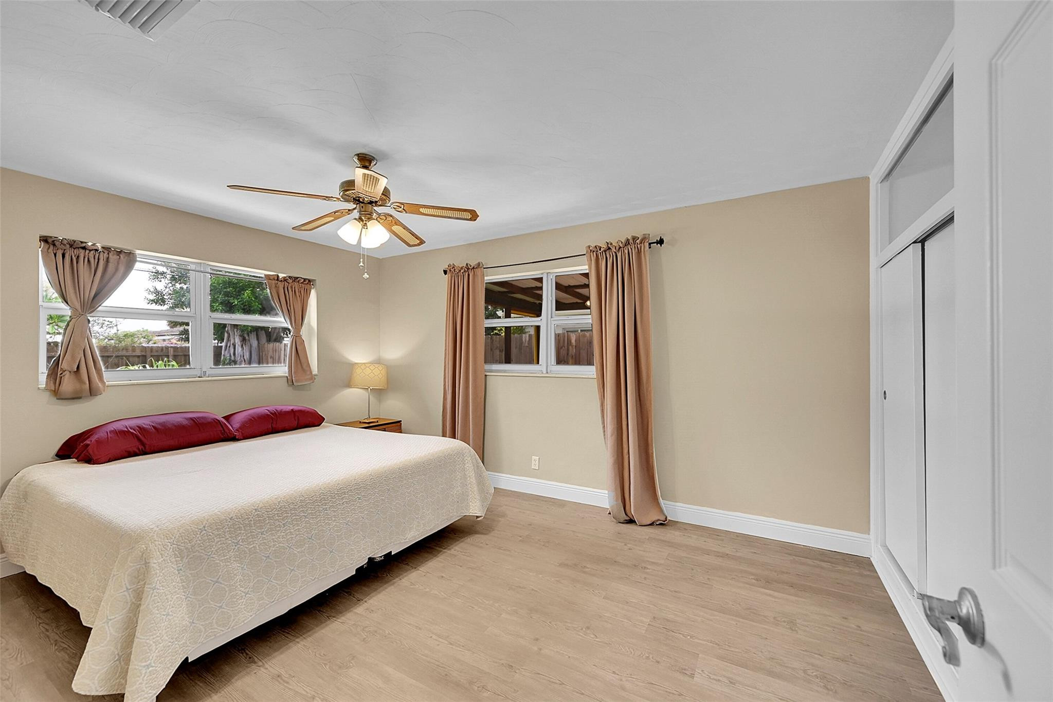 351 NE 42nd Ct