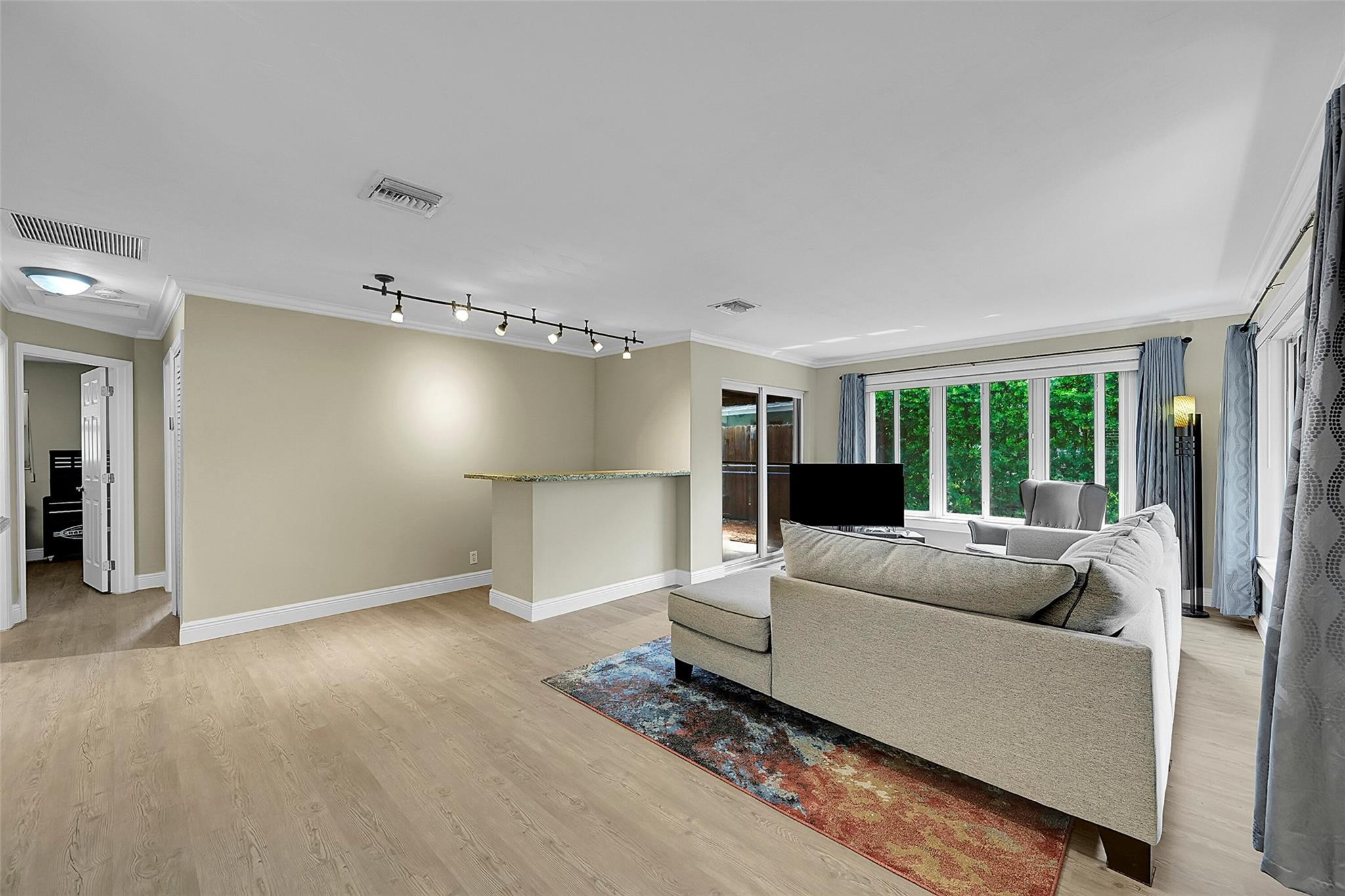 351 NE 42nd Ct