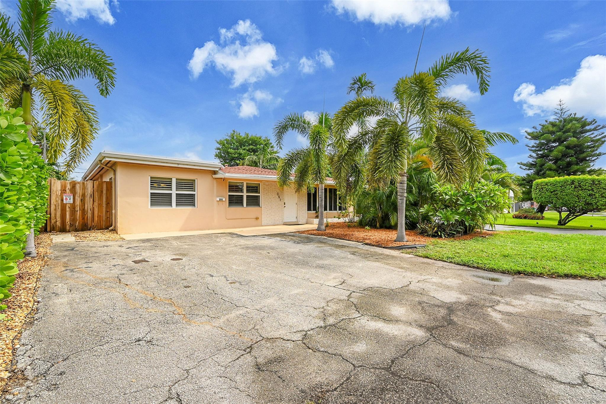 351 NE 42nd Ct