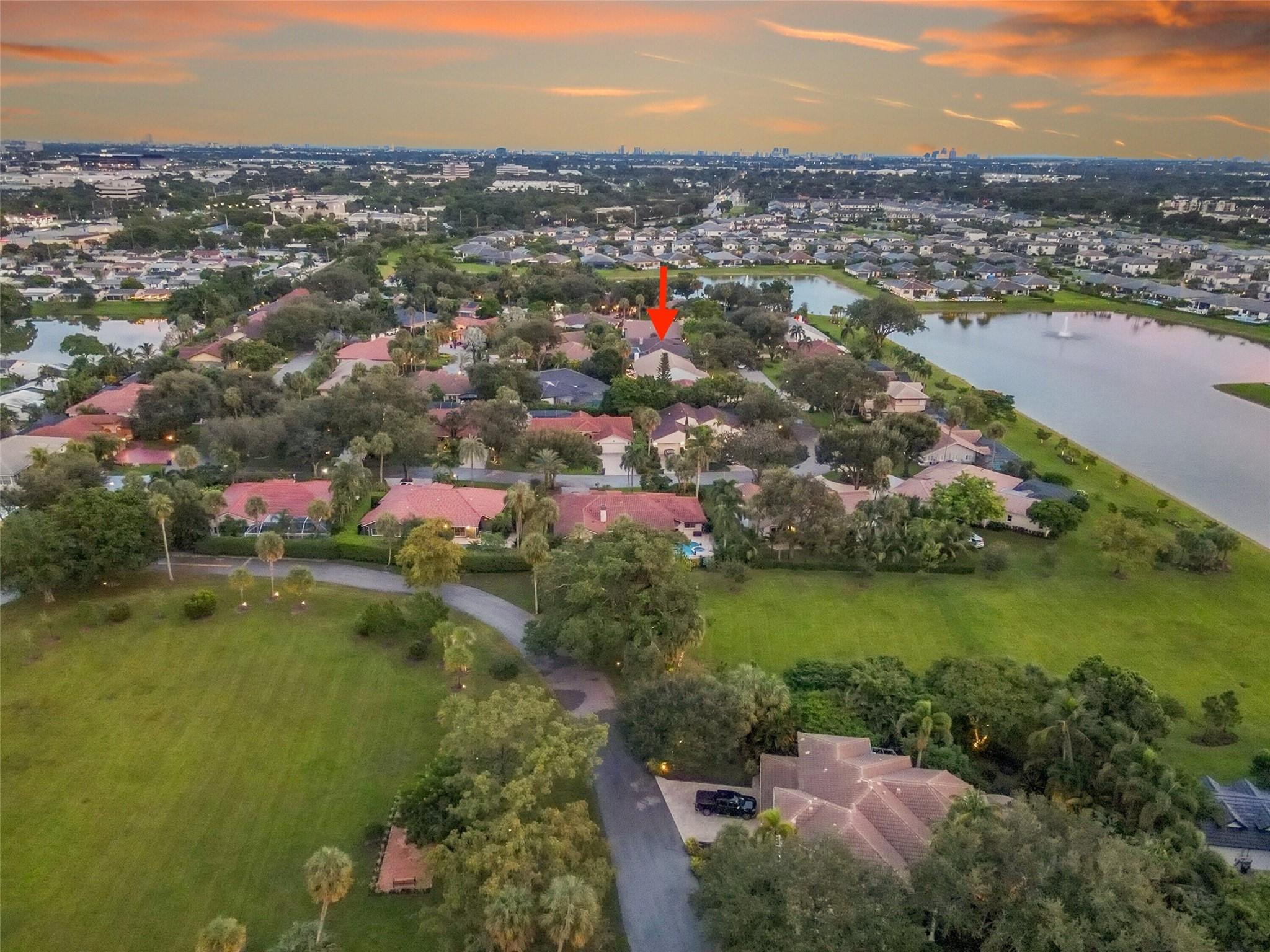 2739 Oak Tree Ln