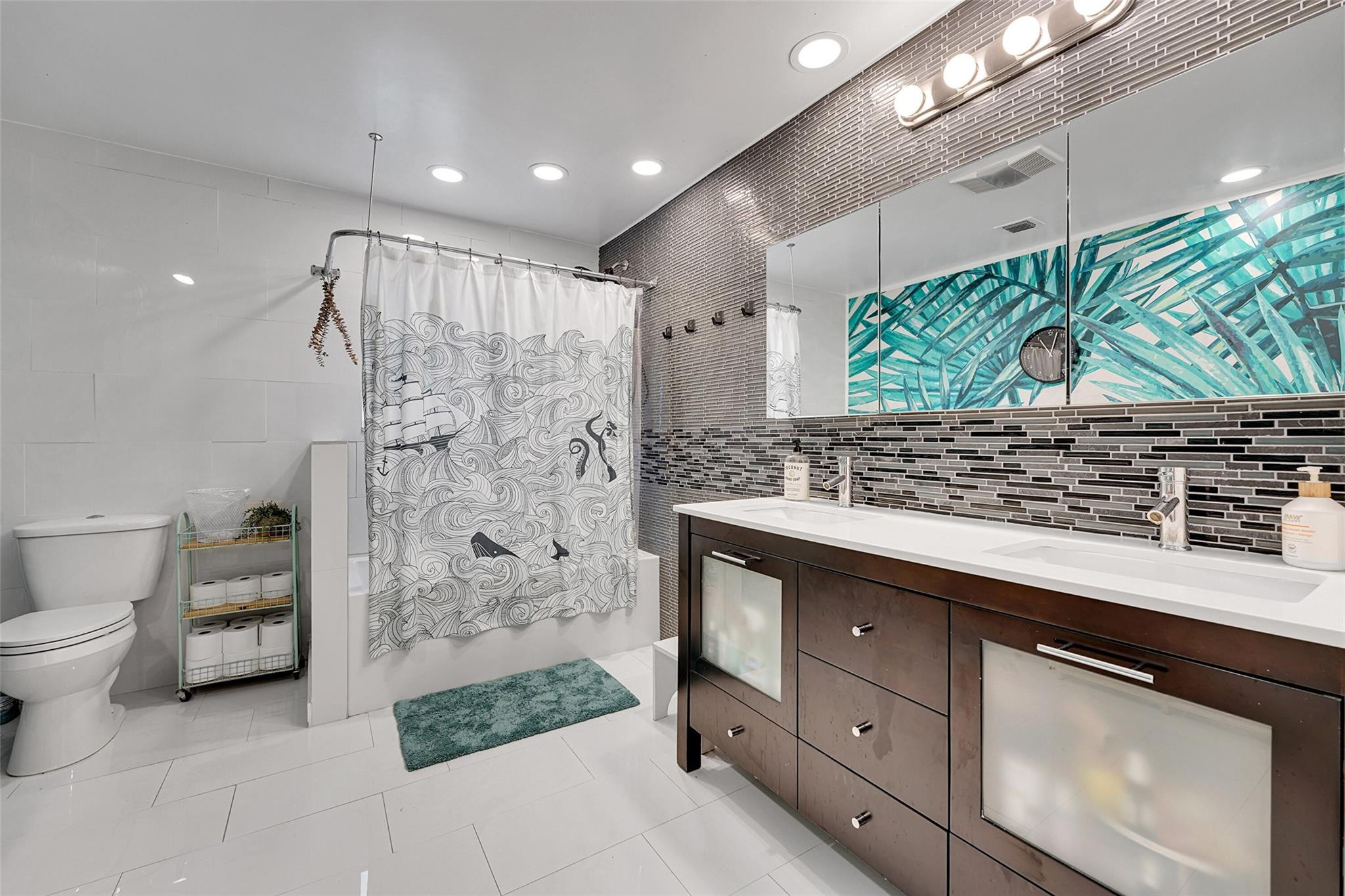 2739 Oak Tree Ln