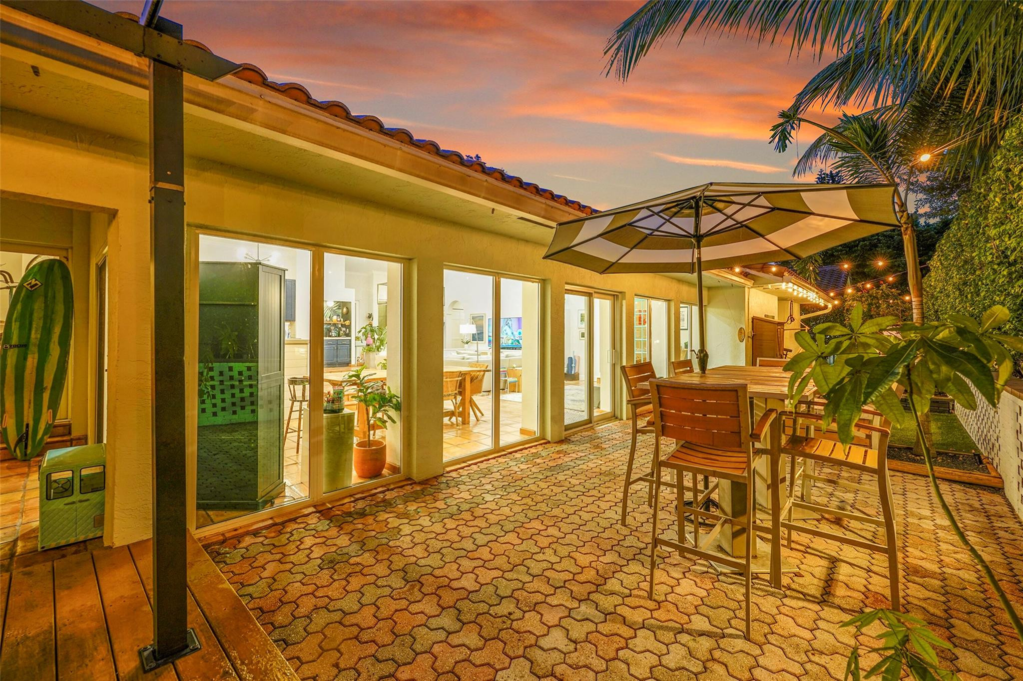 2739 Oak Tree Ln