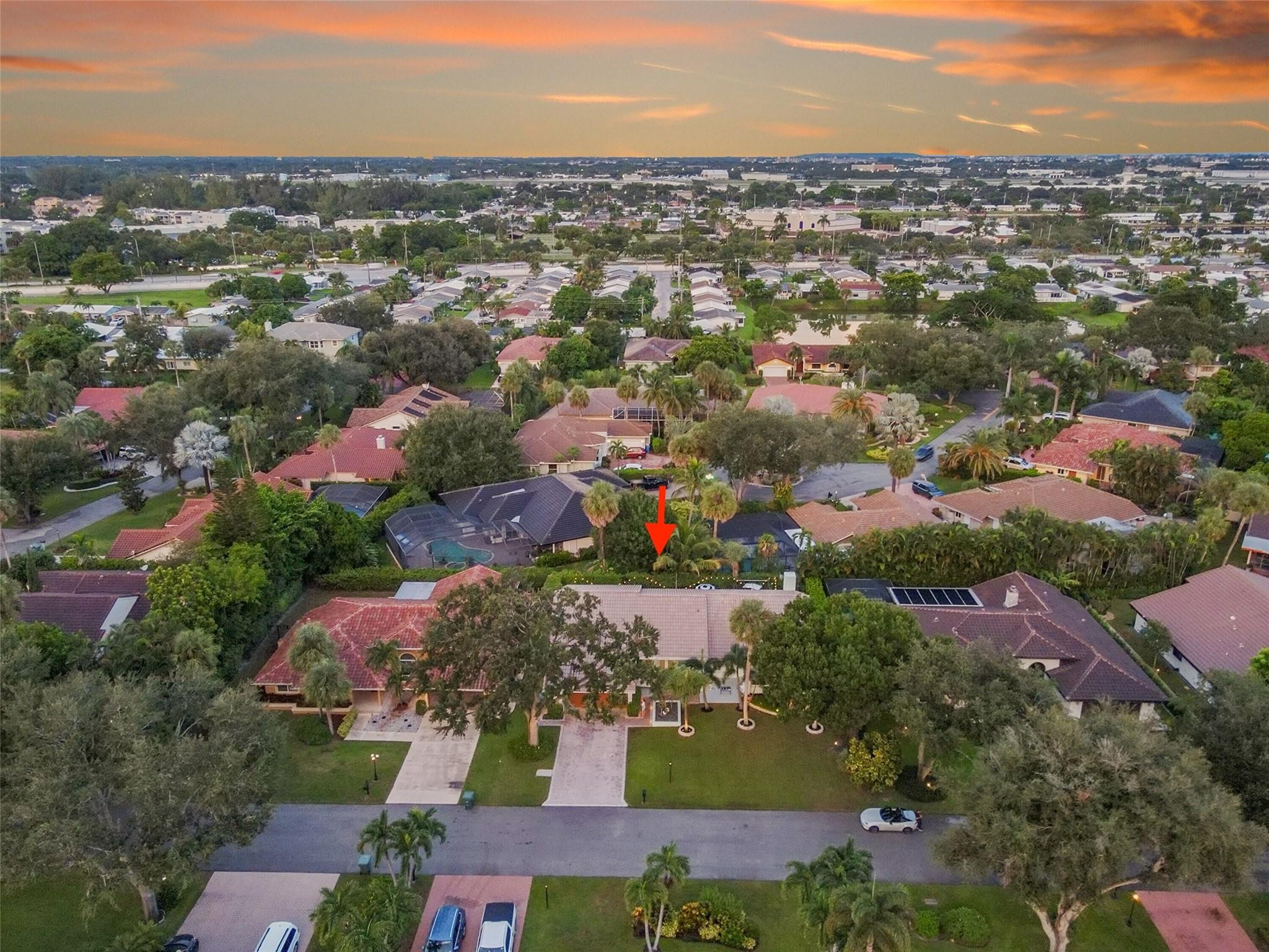 2739 Oak Tree Ln