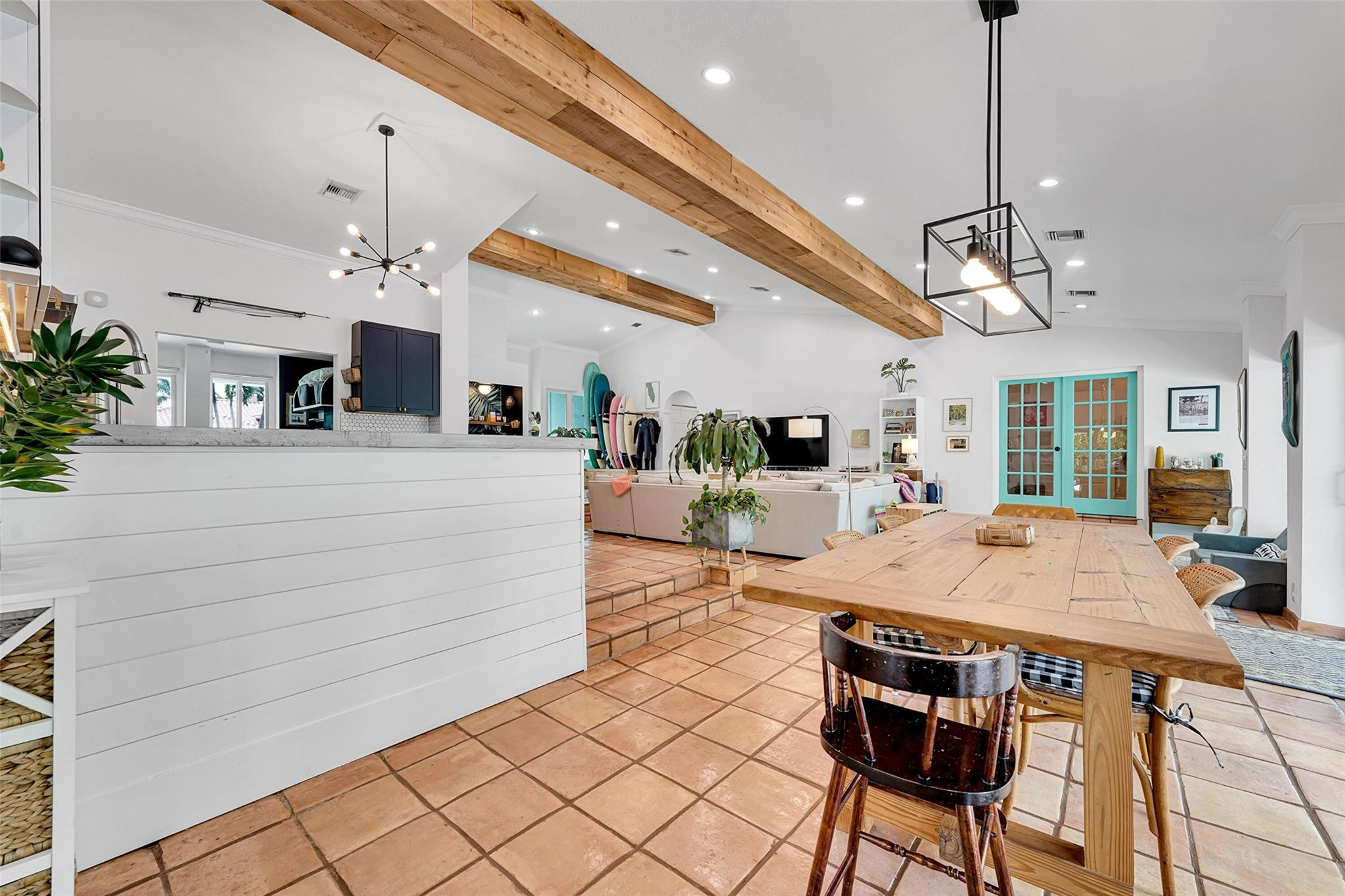 2739 Oak Tree Ln