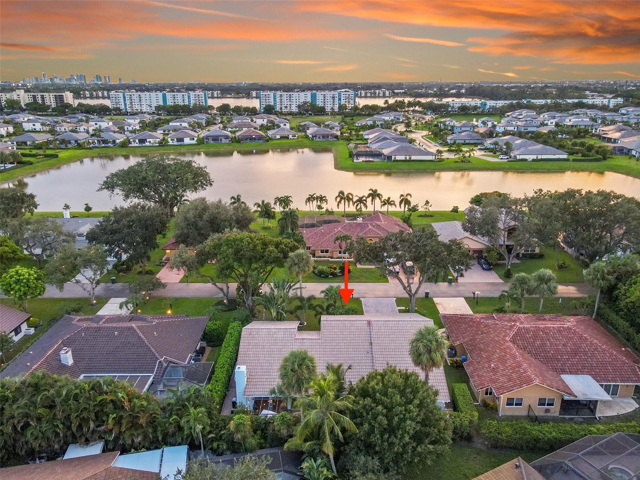 2739 Oak Tree Ln
