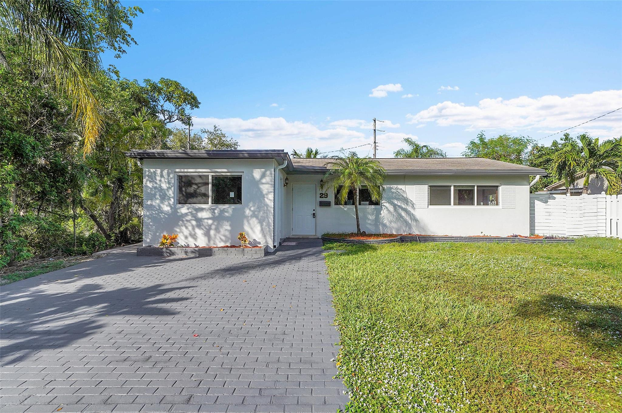 29 SE 8th St