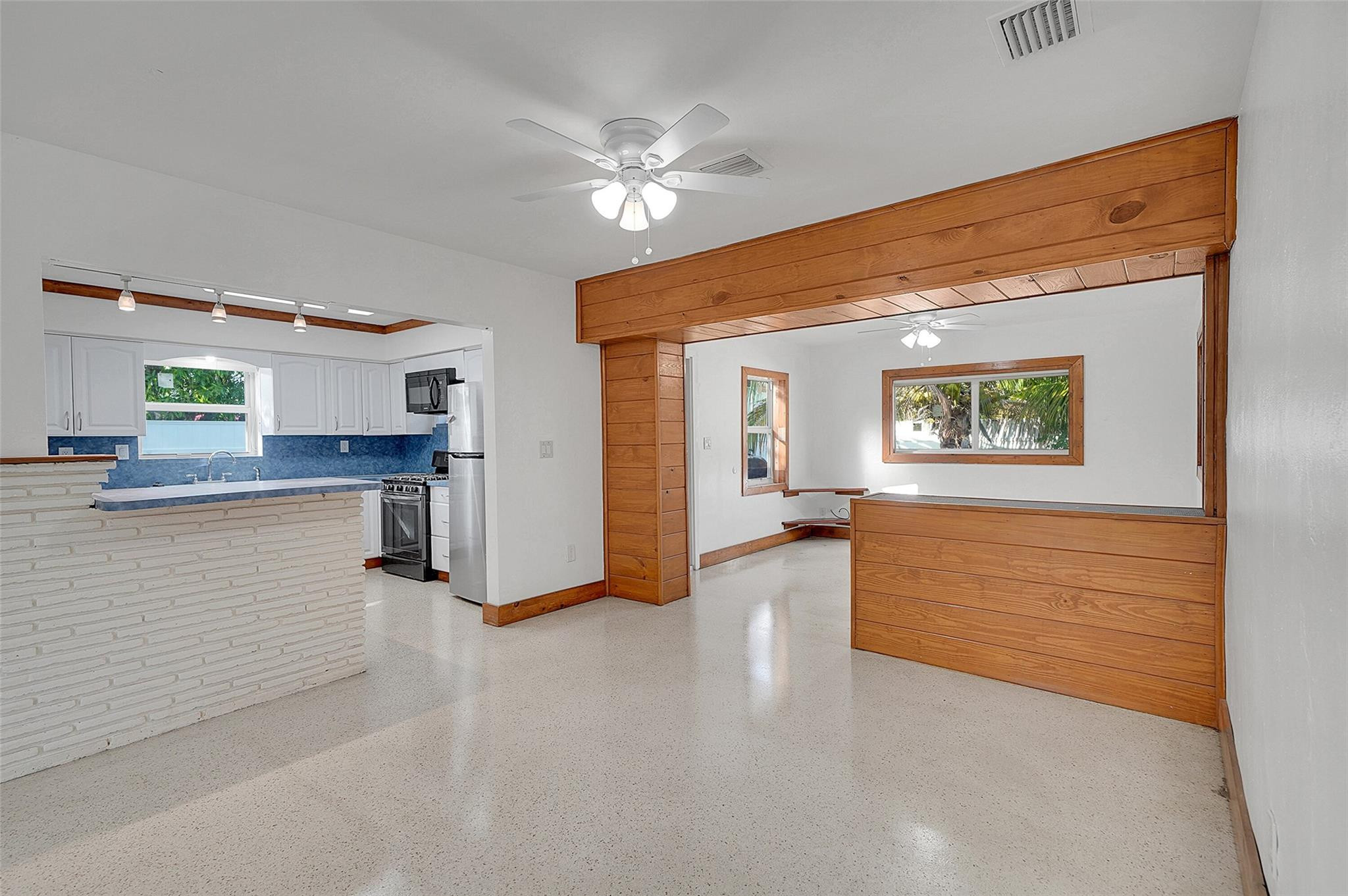 29 SE 8th St
