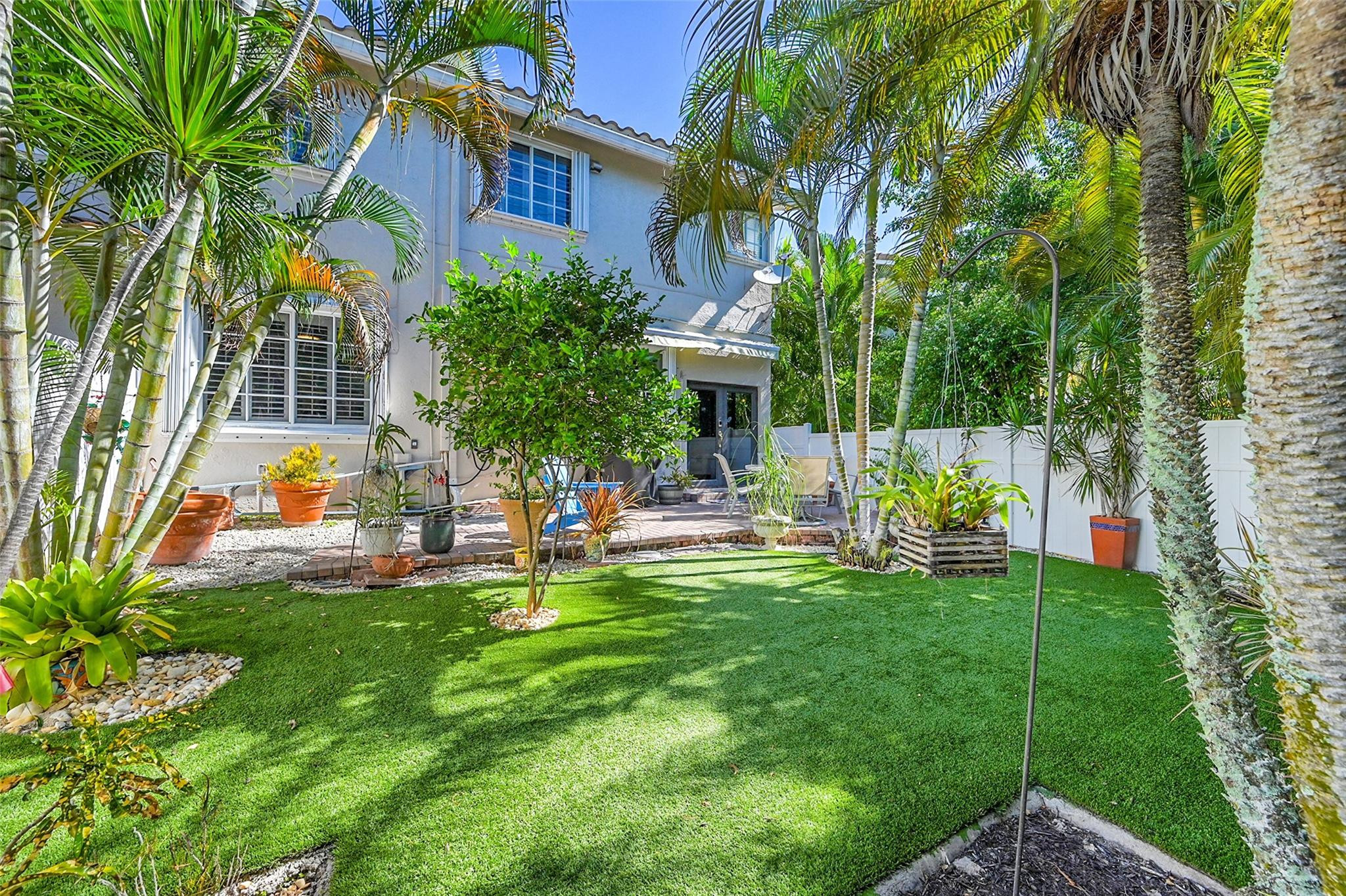 2922 Port Royale Ln 2922