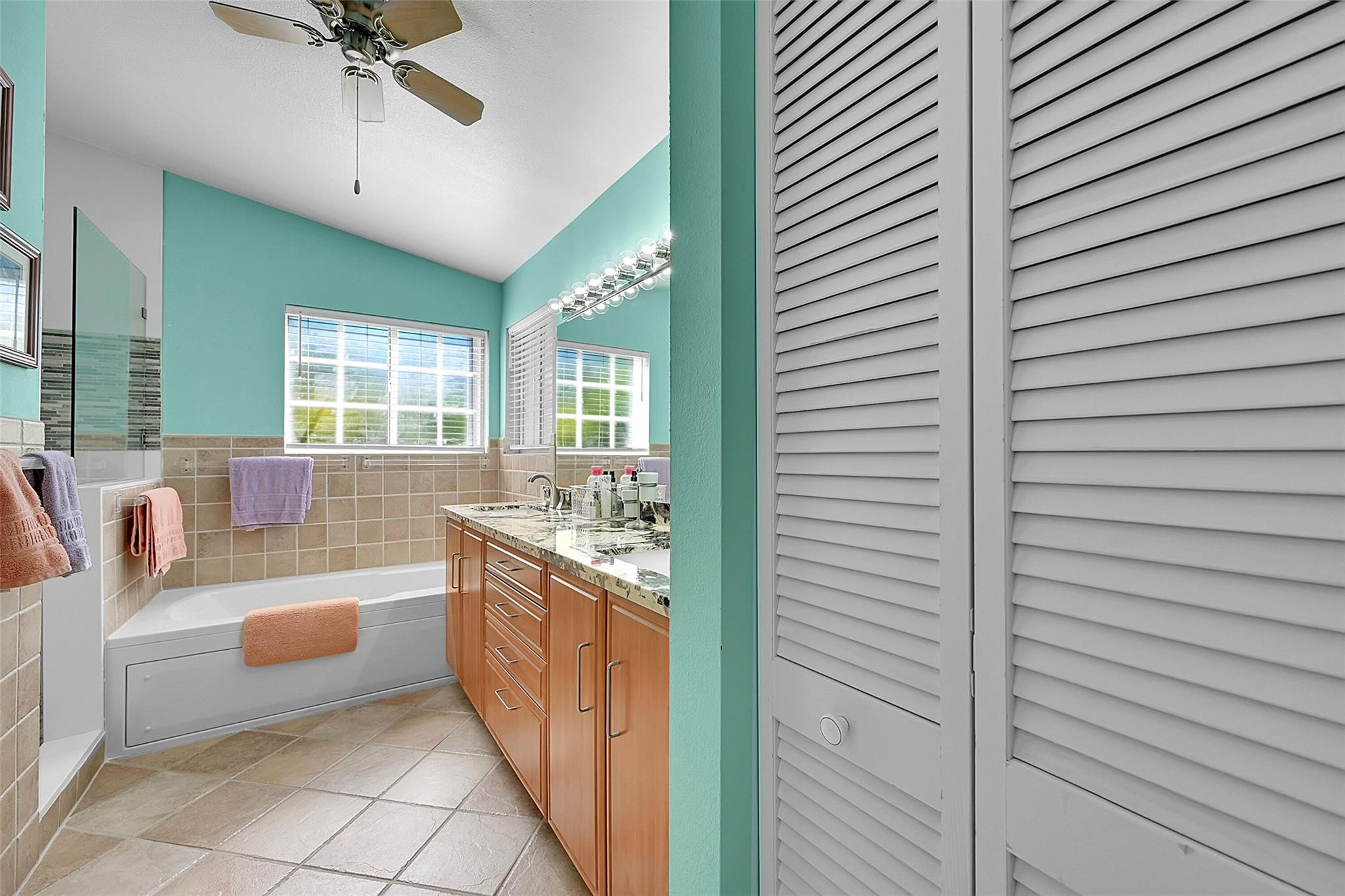 2922 Port Royale Ln 2922