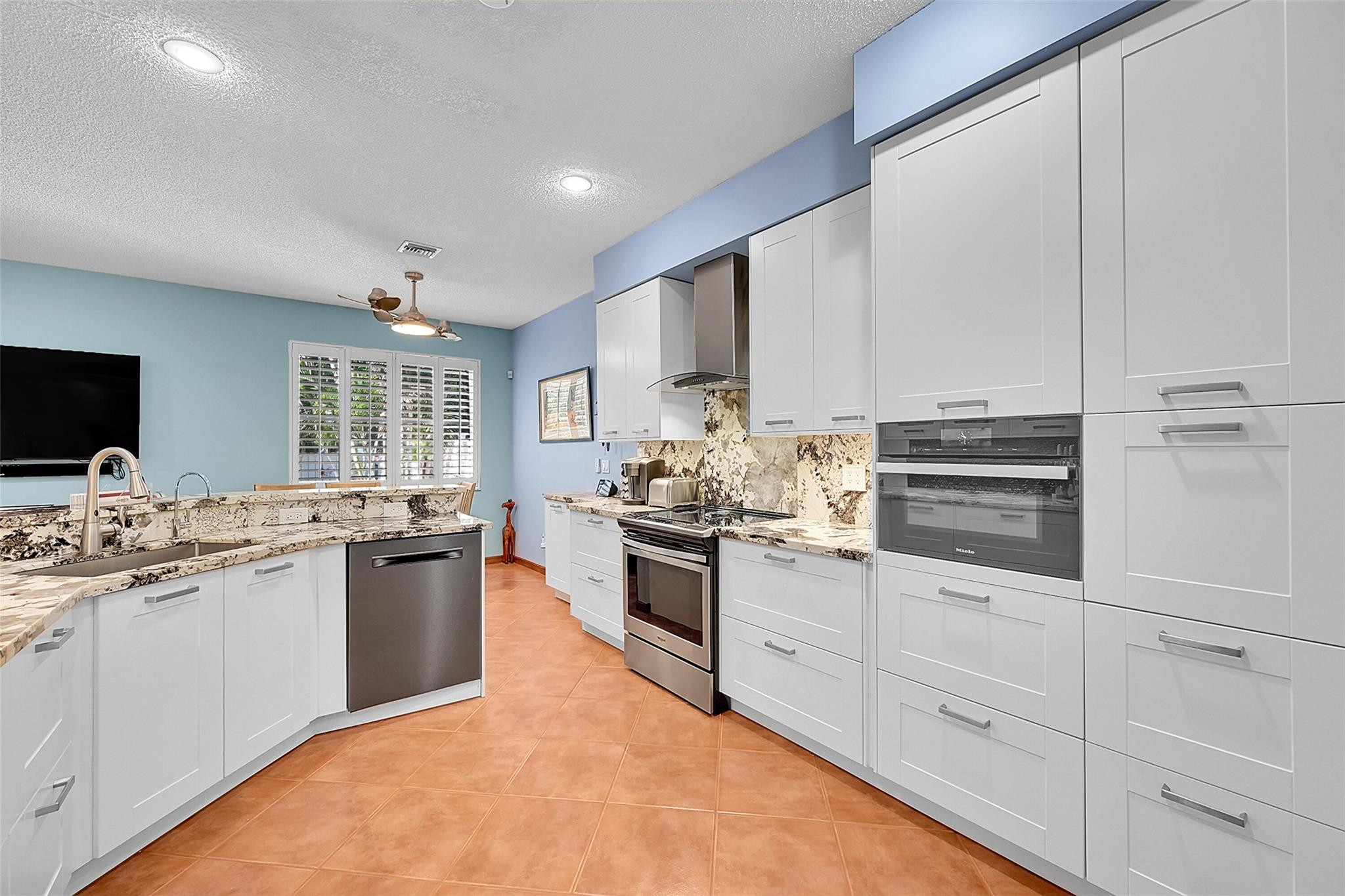 2922 Port Royale Ln 2922