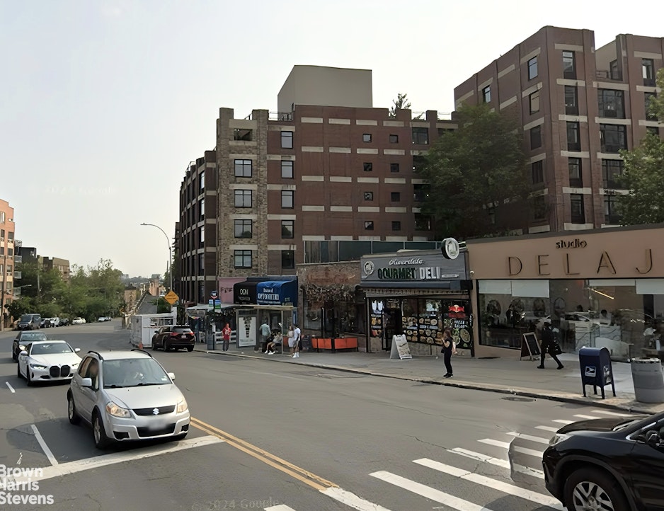 4525 Henry Hudson Parkway W B607