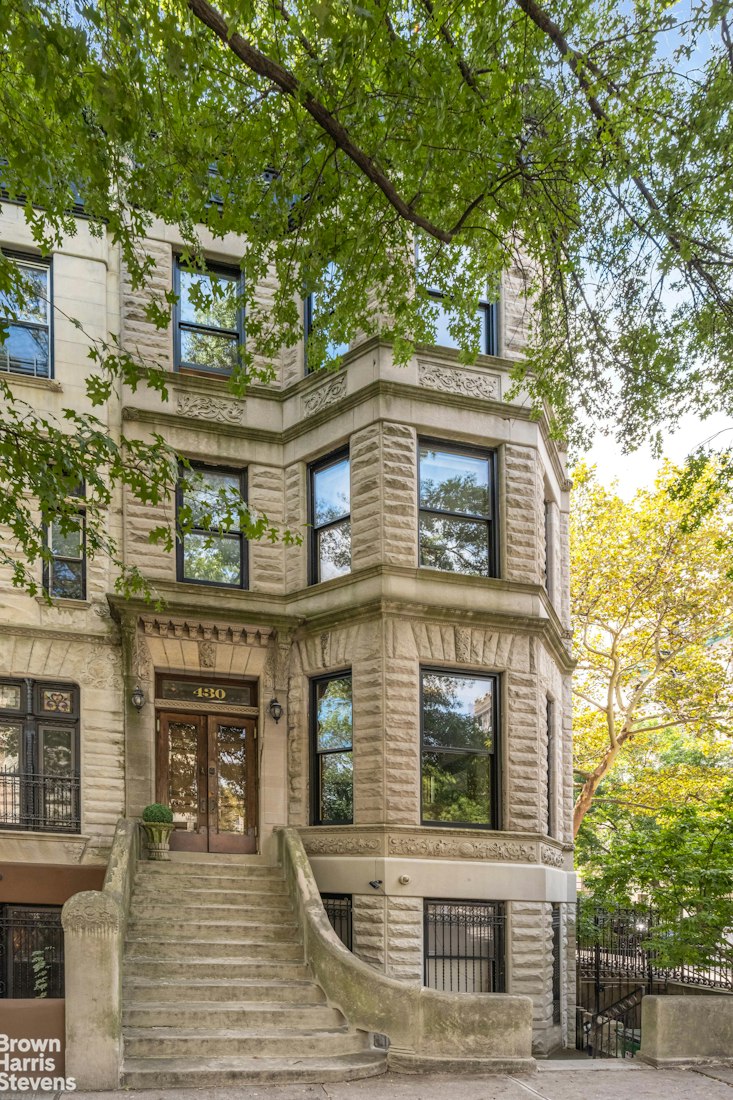 393 CONVENT Avenue