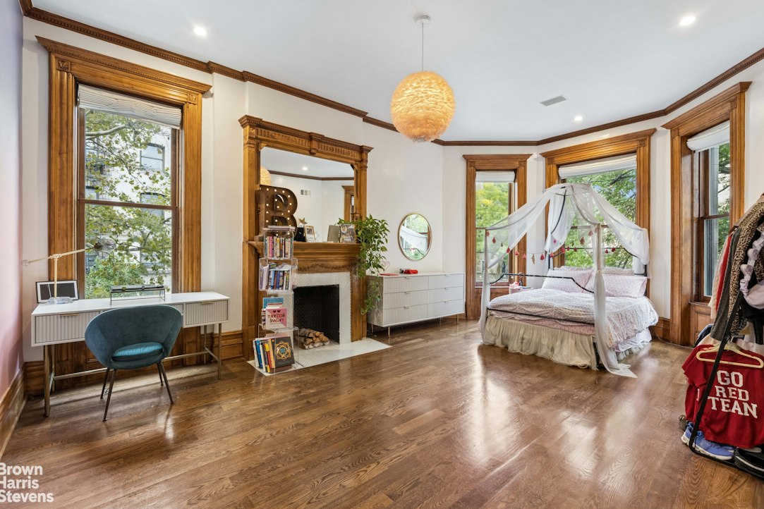 393 CONVENT Avenue