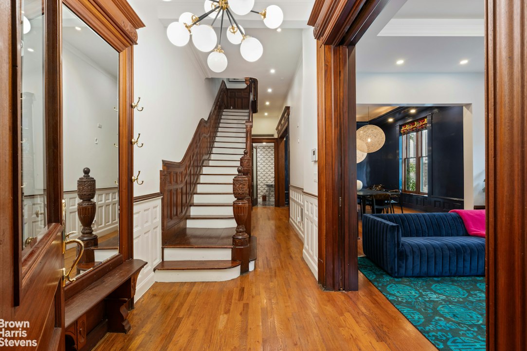 393 CONVENT Avenue