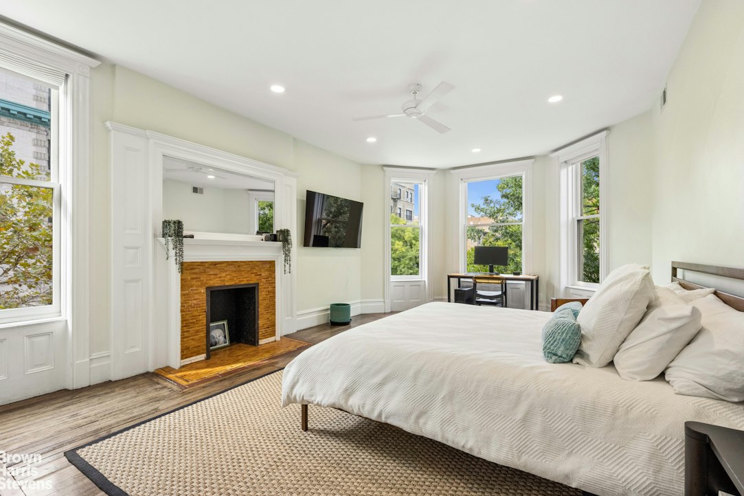 393 CONVENT Avenue