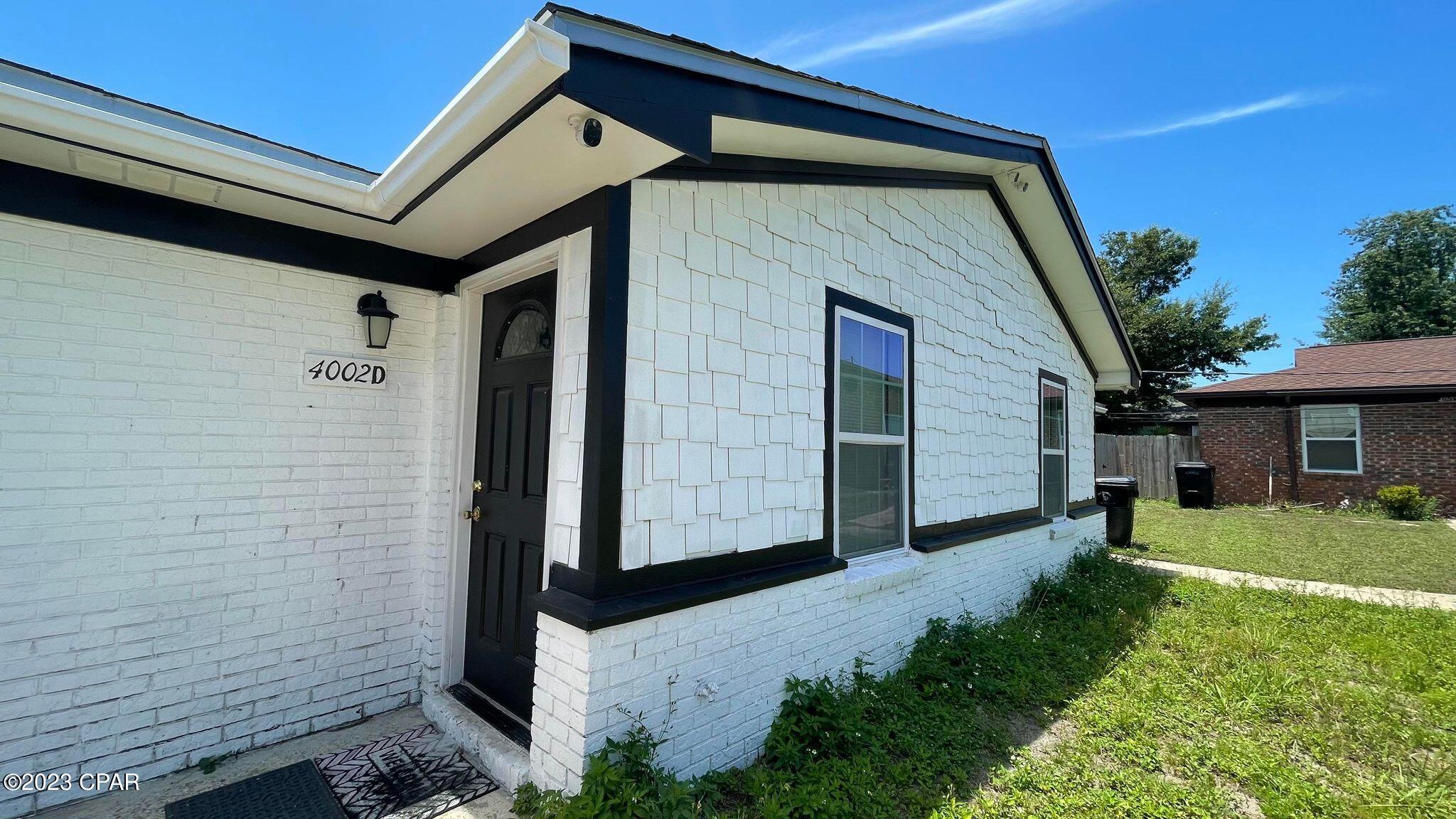 4002 E 11th Street Unit: C & D
