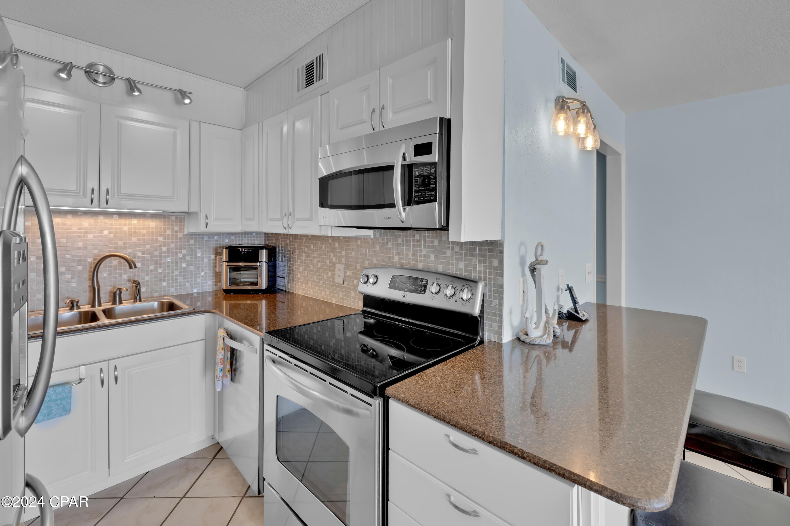 8743 S Thomas Drive Unit: 906