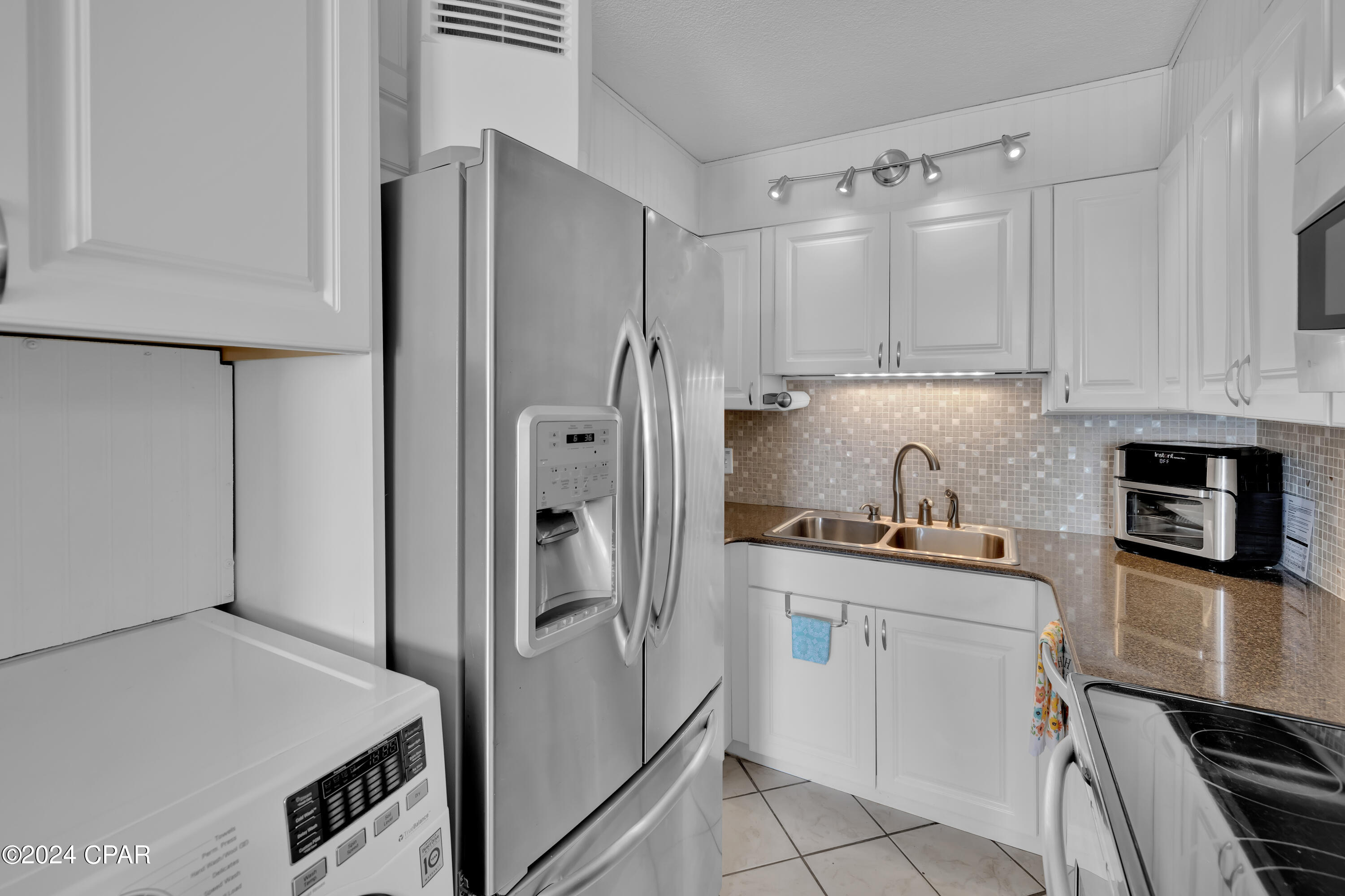 8743 S Thomas Drive Unit: 906