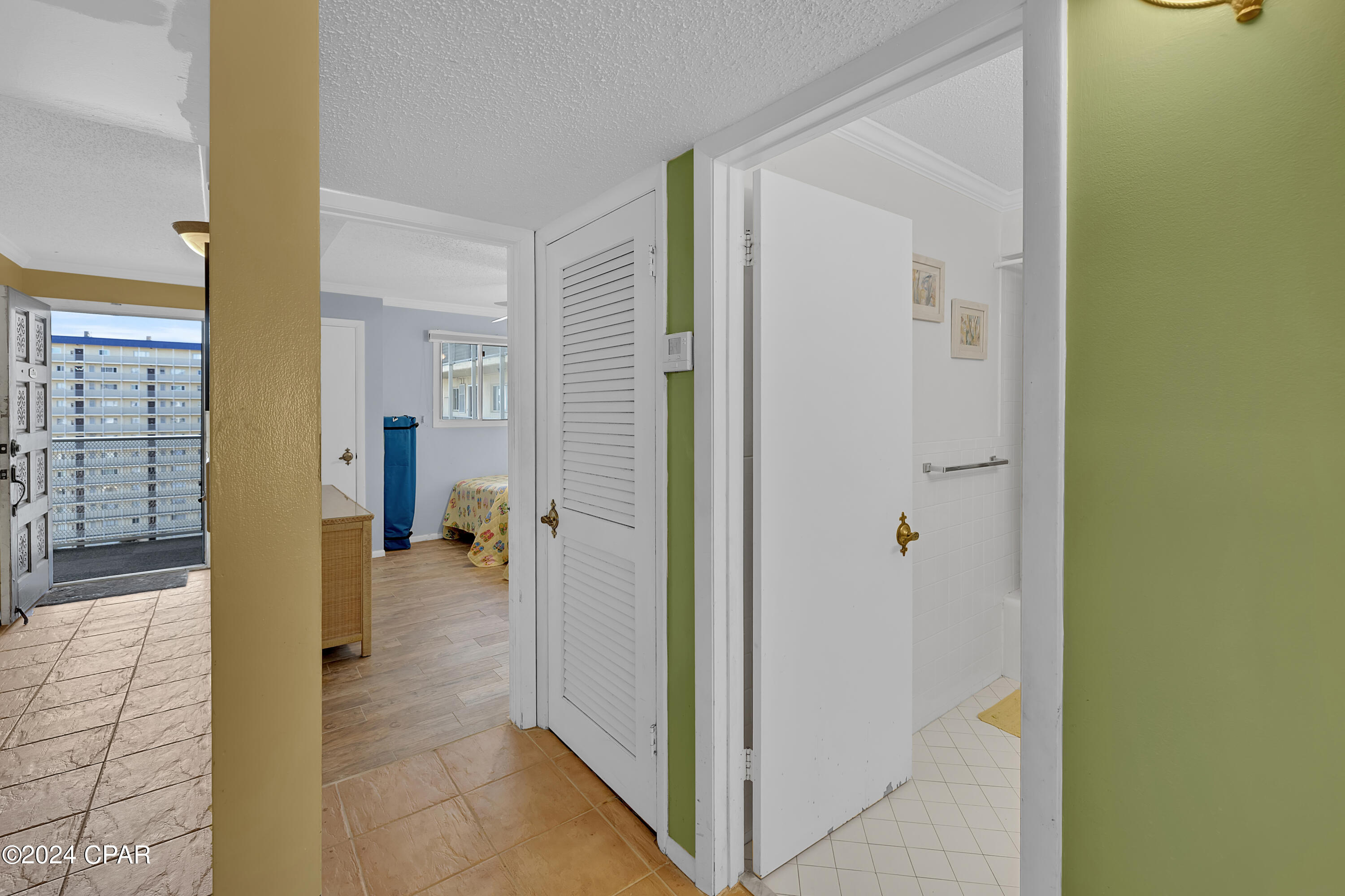 5801 S Thomas Drive Unit: 1104