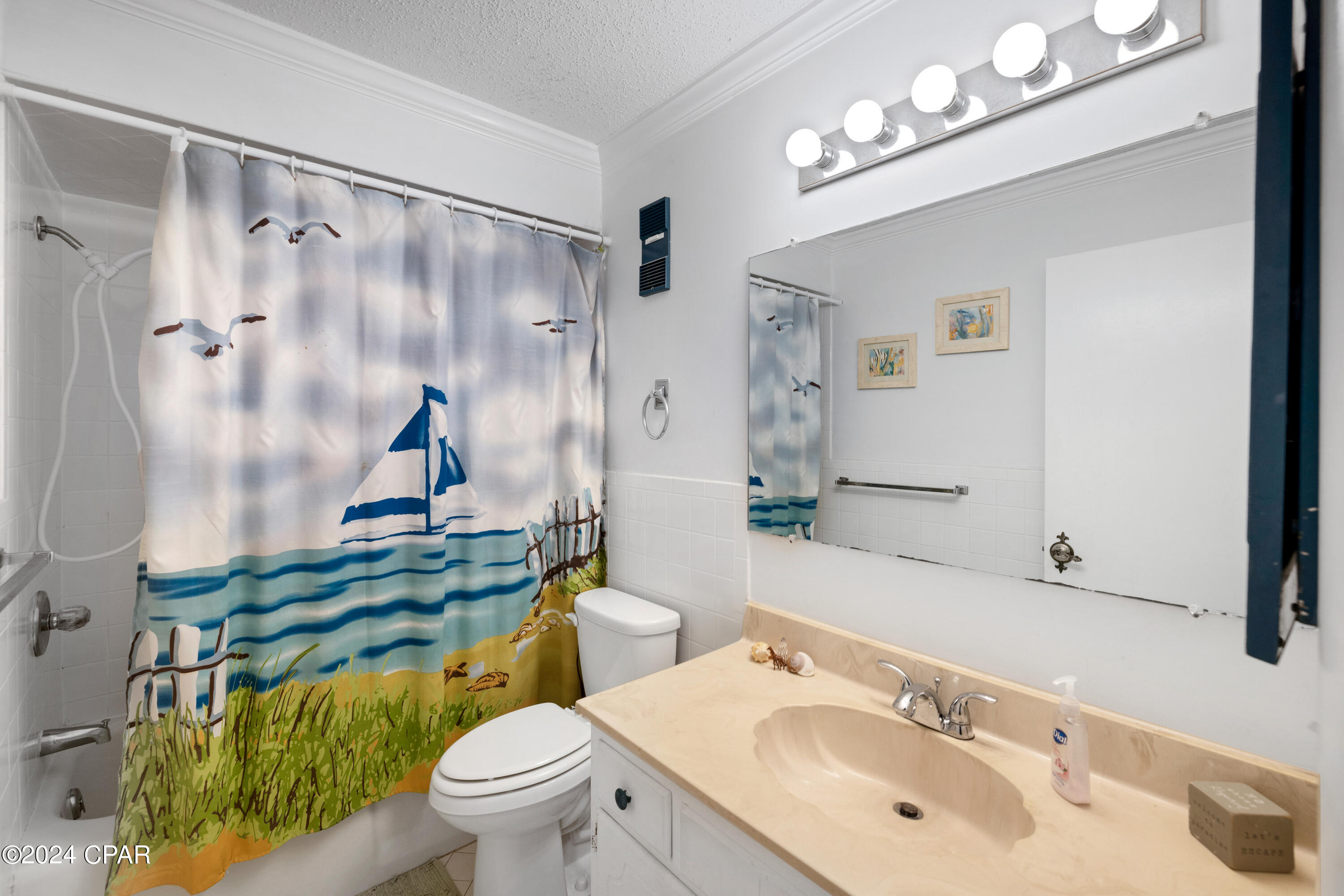 5801 S Thomas Drive Unit: 1104