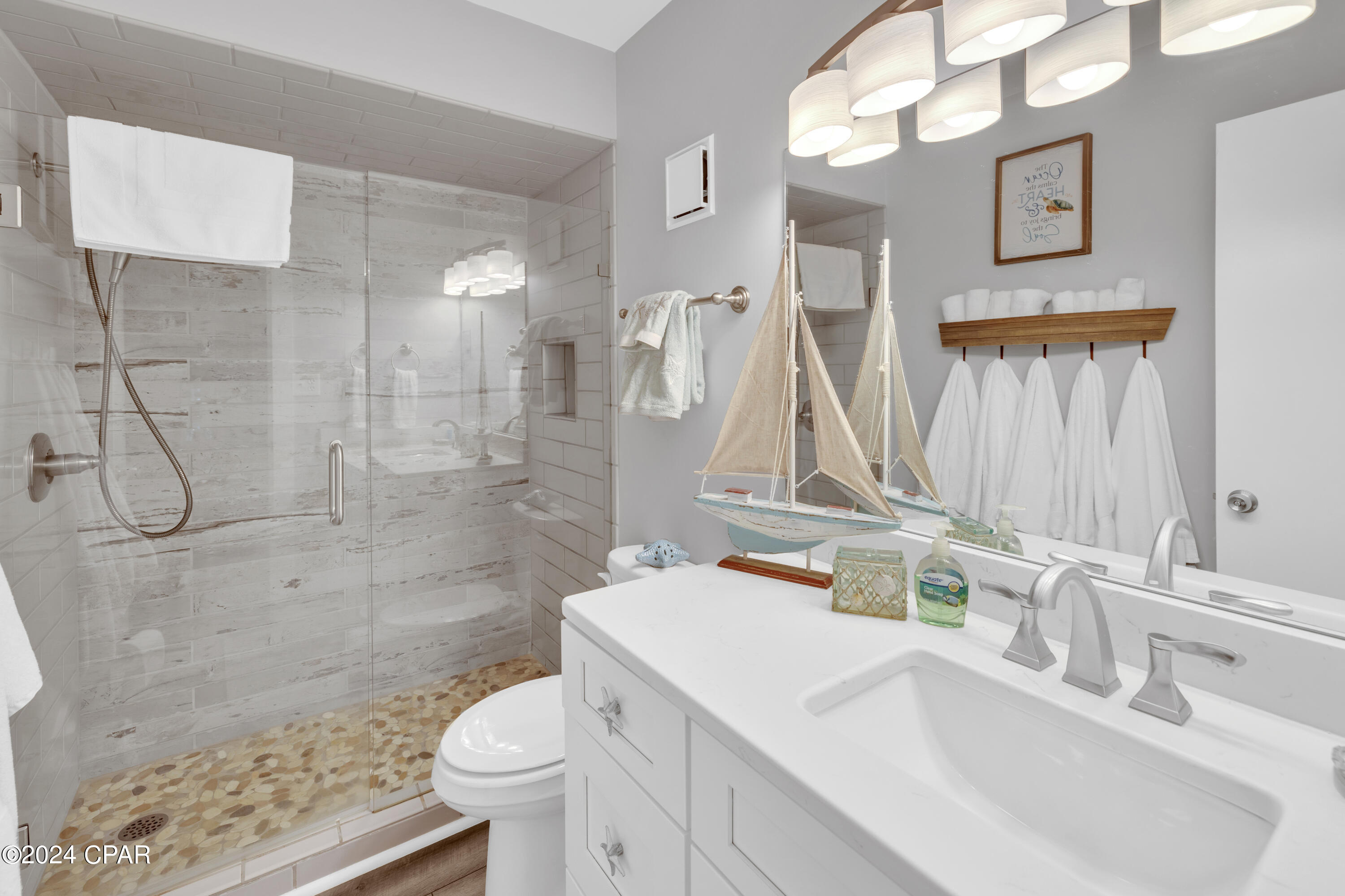 5801 Thomas Drive 818