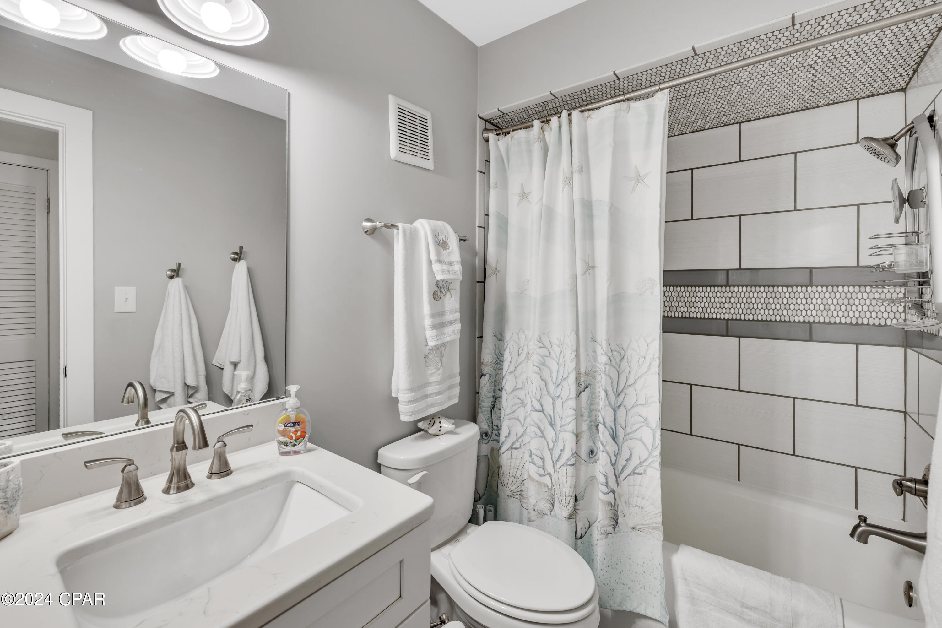 5801 Thomas Drive 818