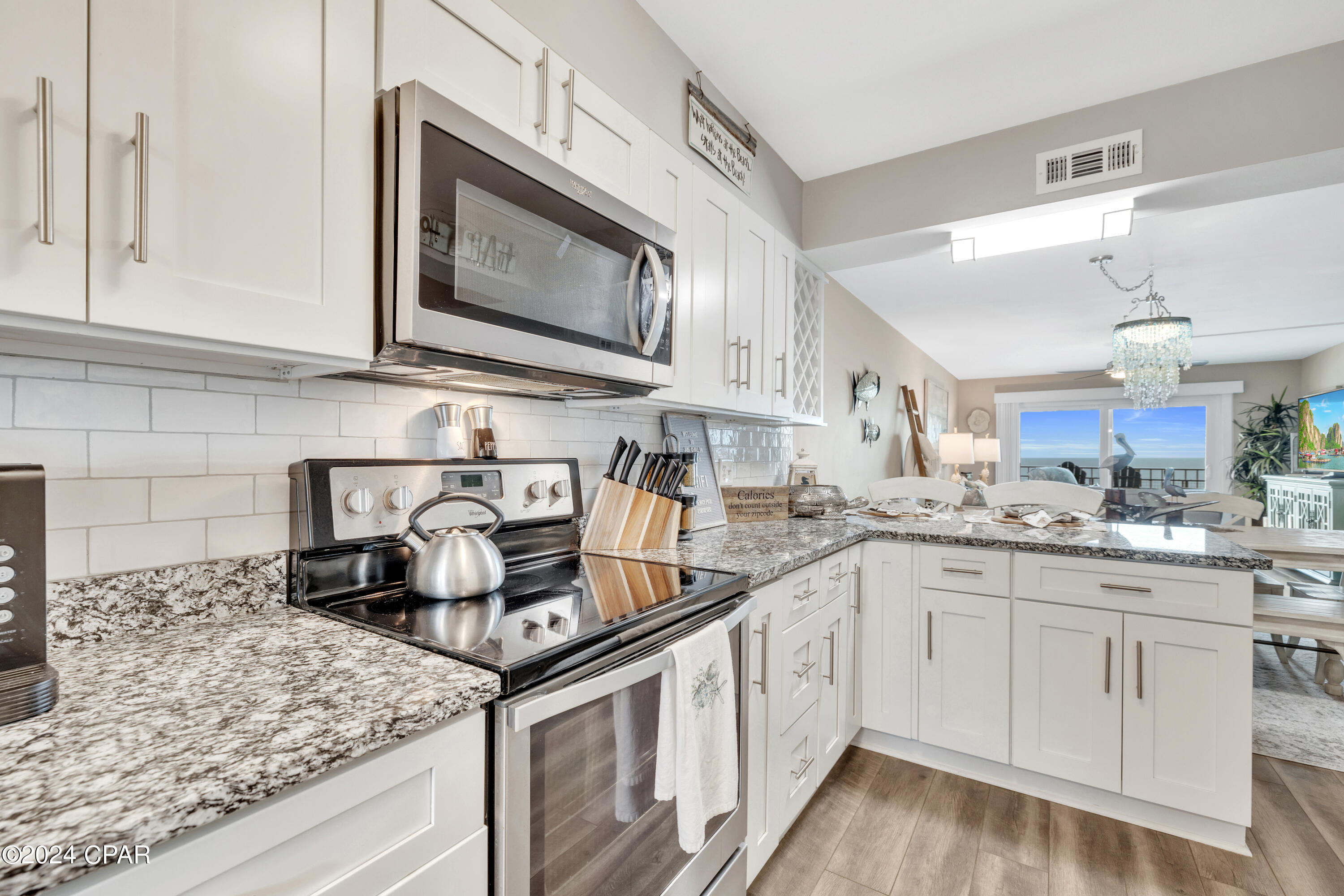 5801 Thomas Drive 818