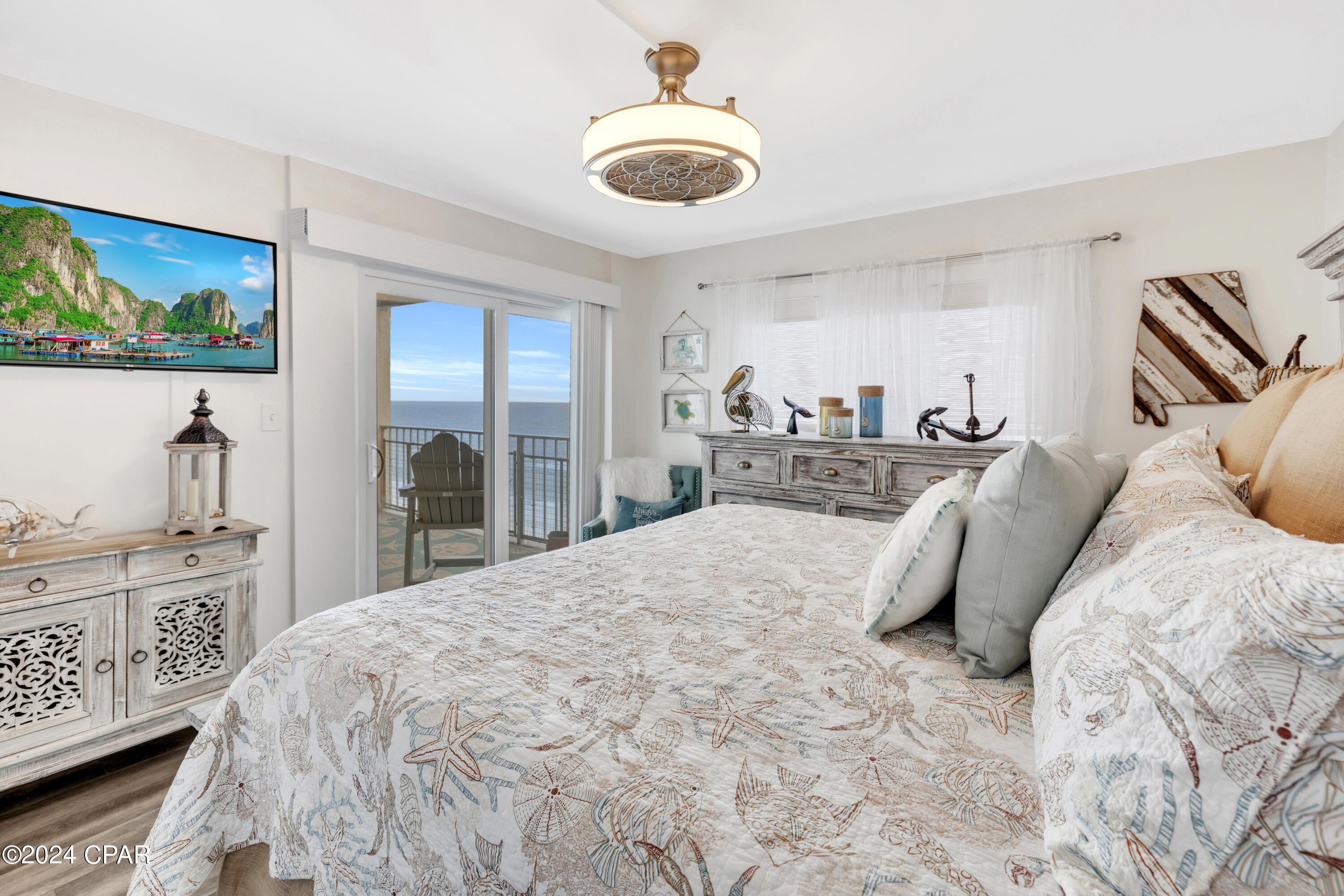 5801 Thomas Drive 818