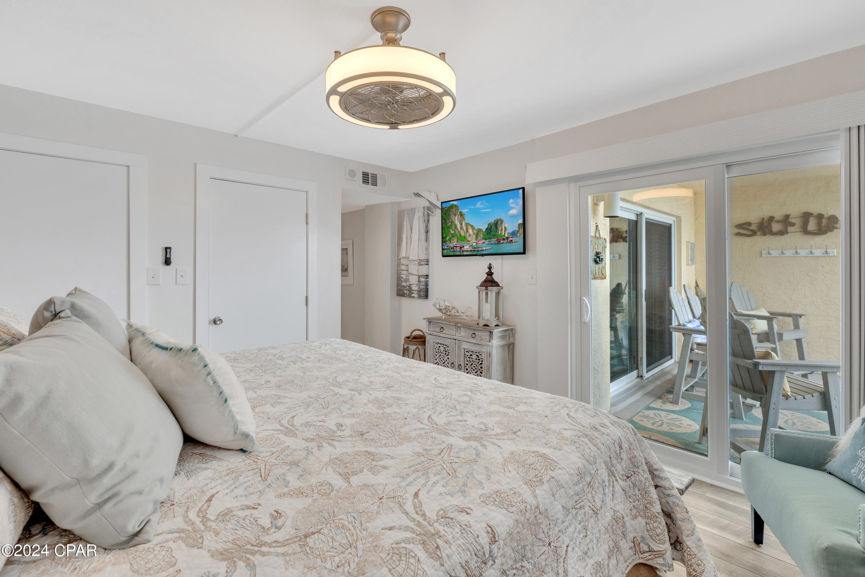 5801 Thomas Drive 818