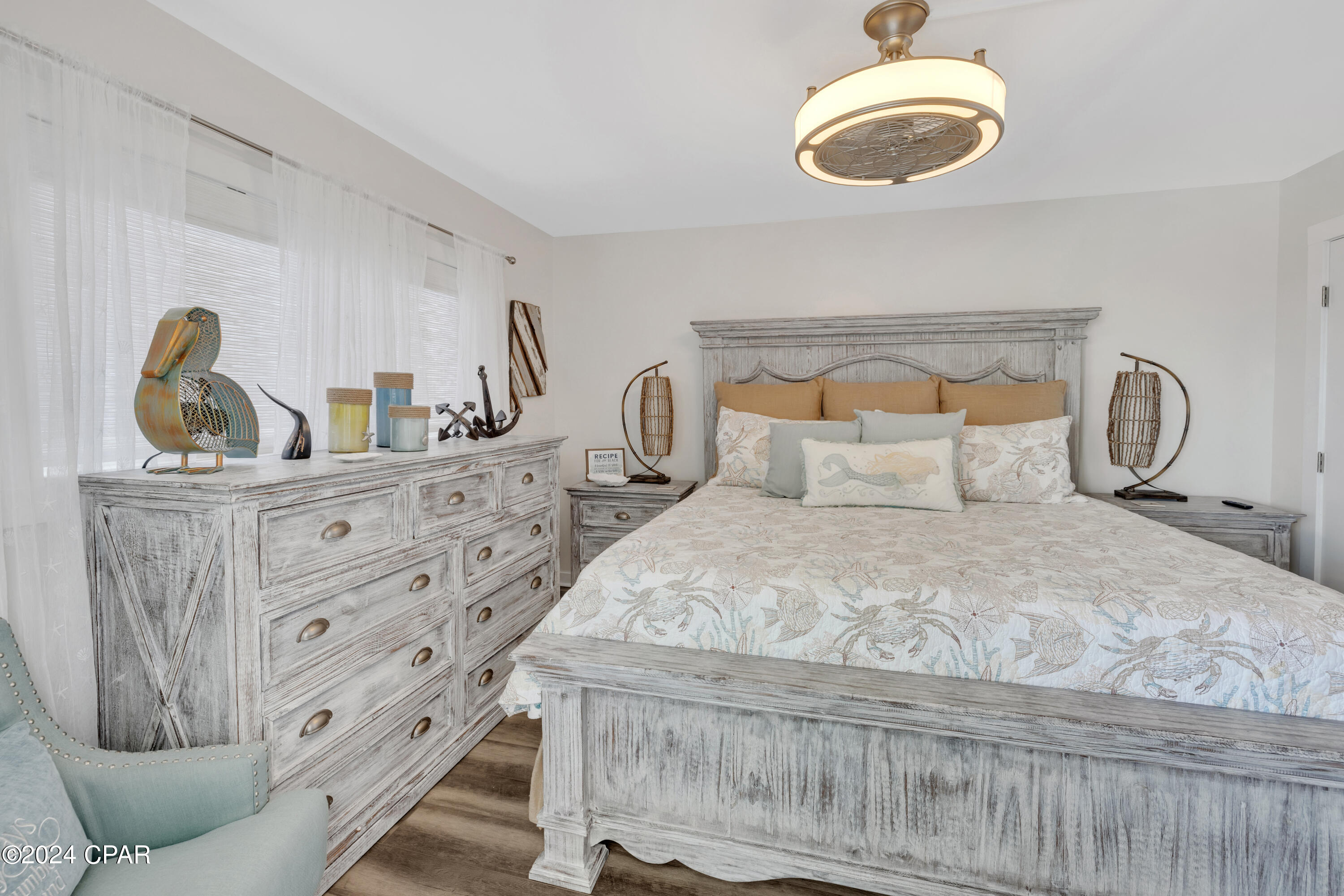 5801 Thomas Drive 818