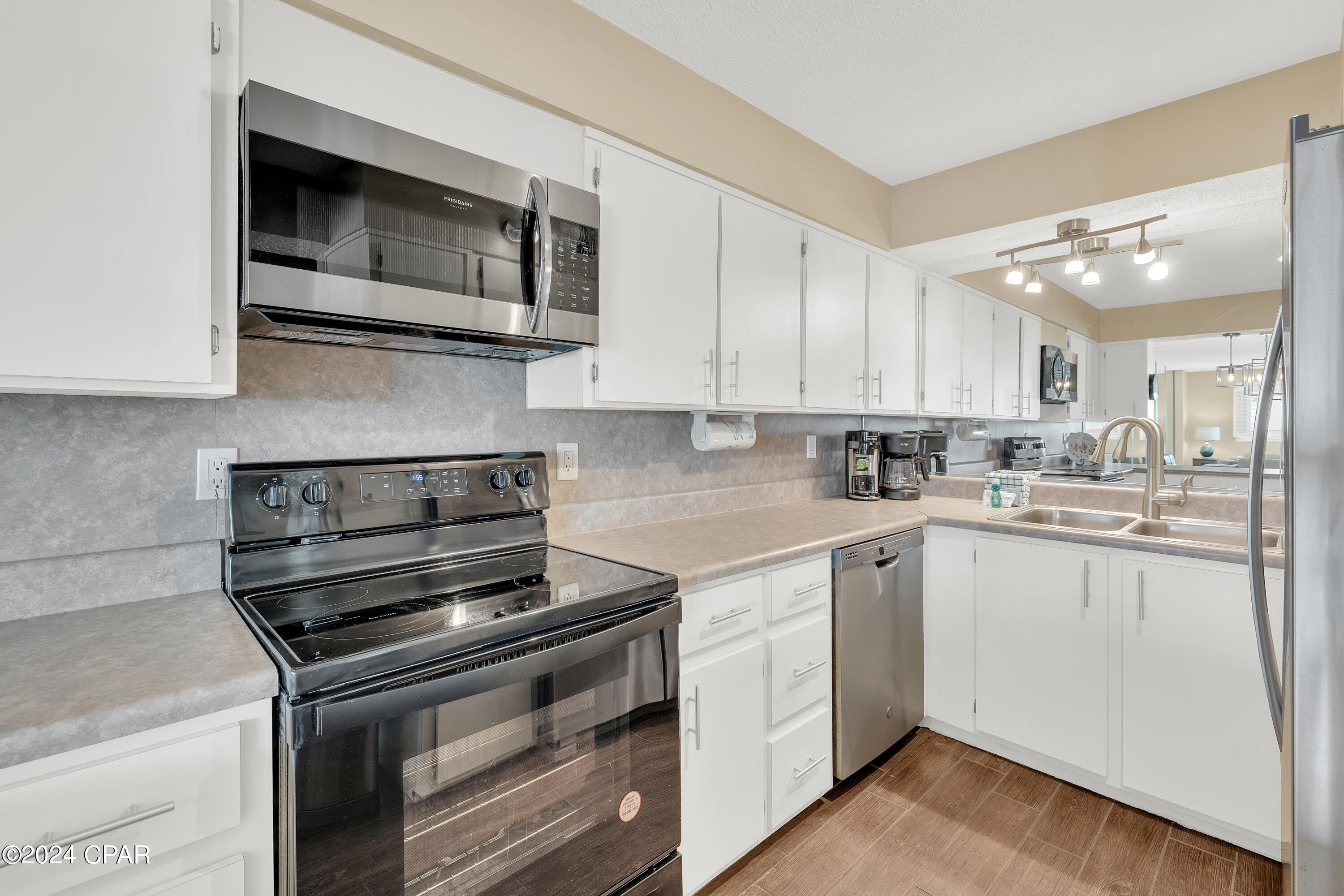 5801 S Thomas Drive 1103