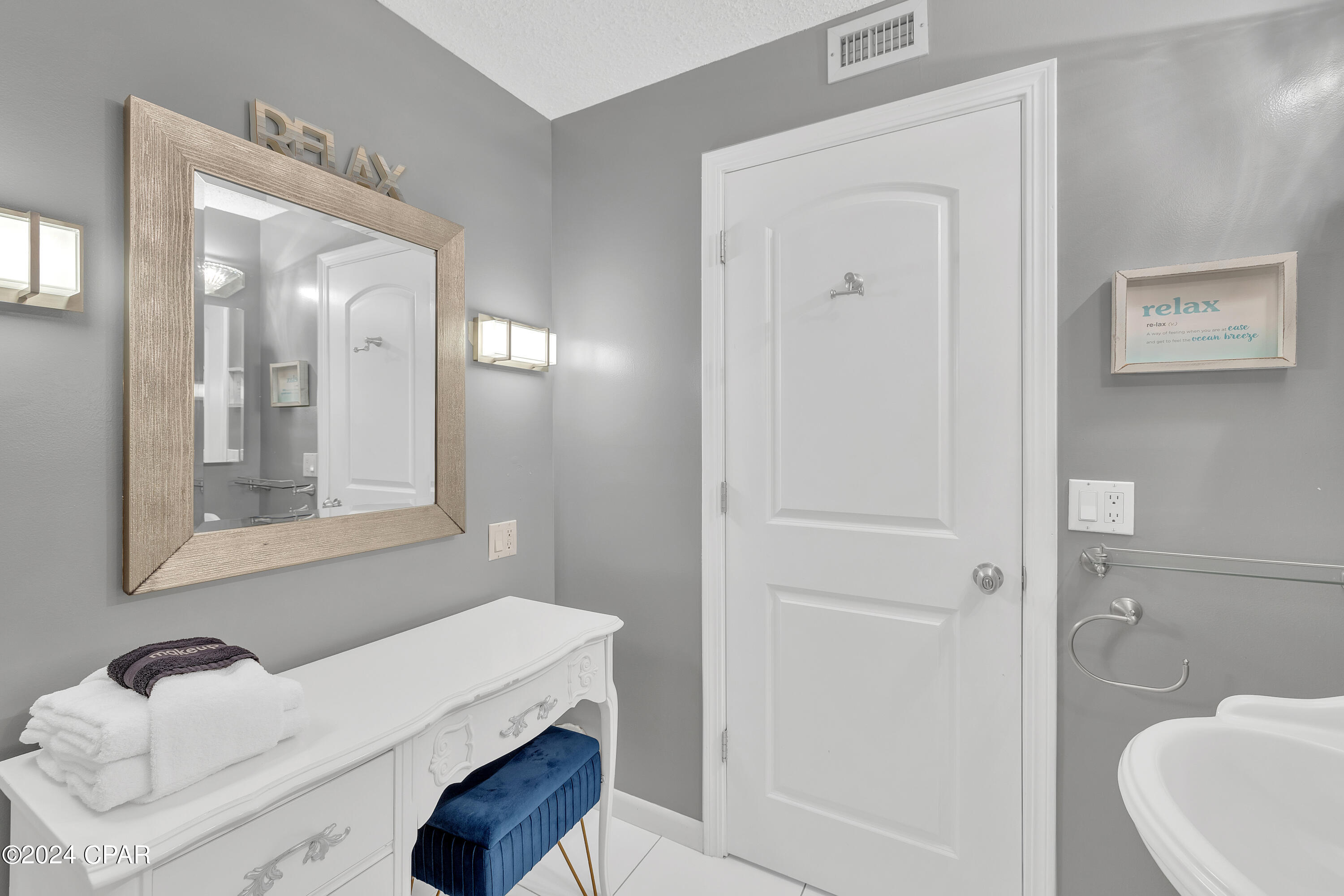 5801 S Thomas Drive 1103